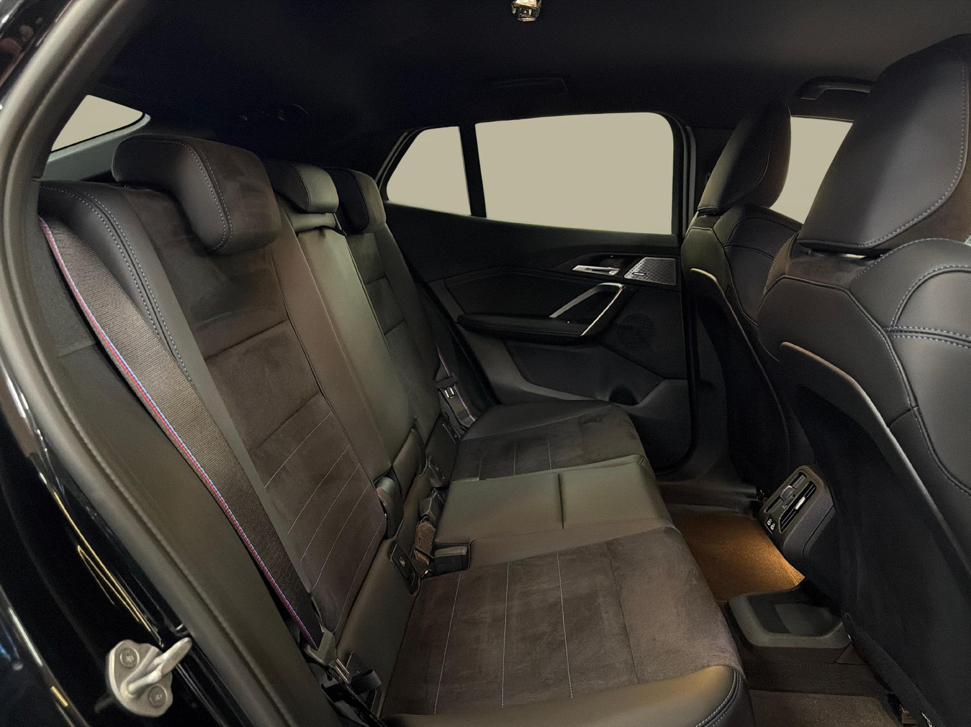 BMW iX2 30 xDrive30-image-17