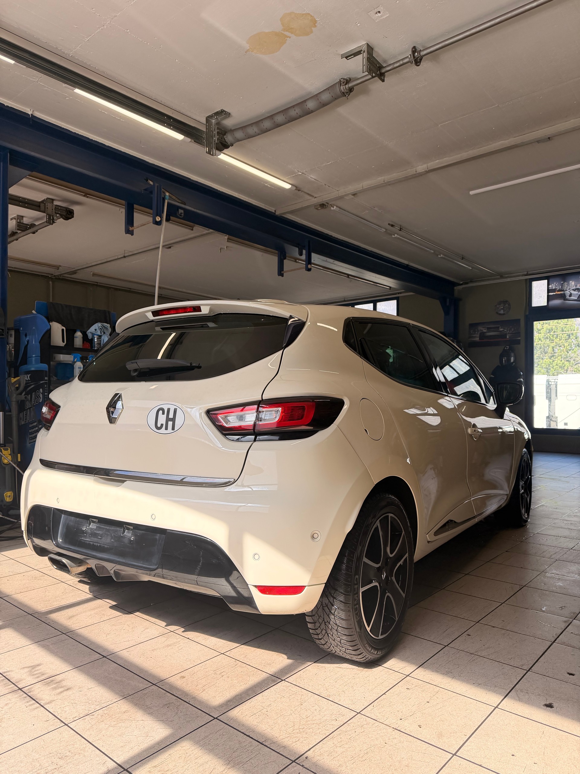 RENAULT Clio 1.2 16V T Initiale Paris EDC-image-3