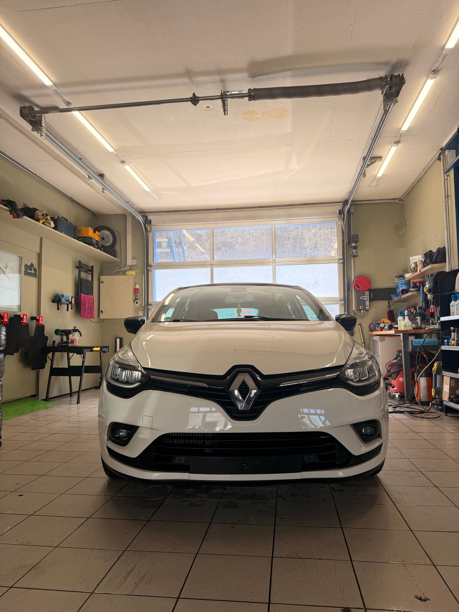 RENAULT Clio 1.2 16V T Initiale Paris EDC-image-0