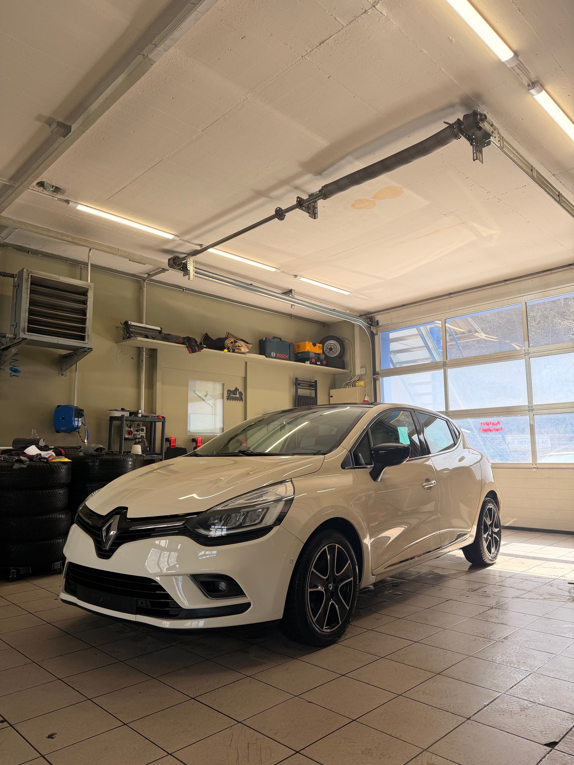 RENAULT Clio 1.2 16V T Initiale Paris EDC-image-1