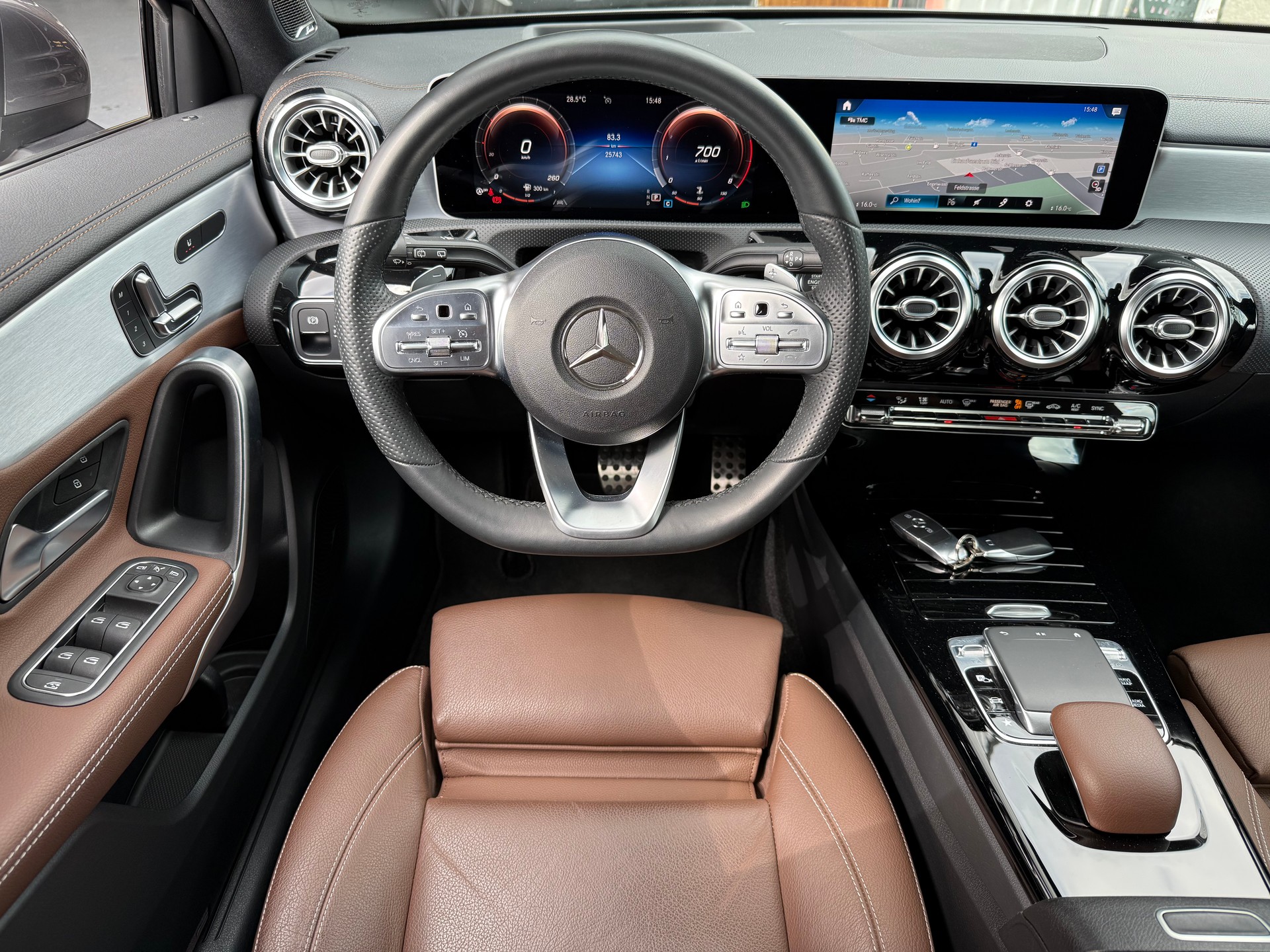 MERCEDES-BENZ A 250 AMG Line 7G-DCT-image-9