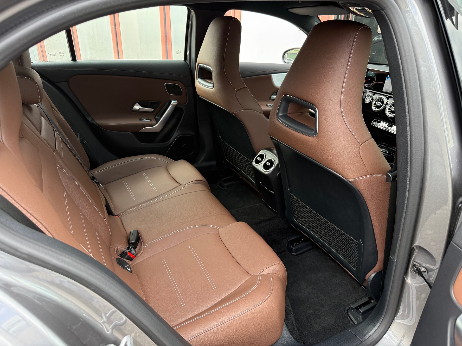 MERCEDES-BENZ A 250 AMG Line 7G-DCT-image-14