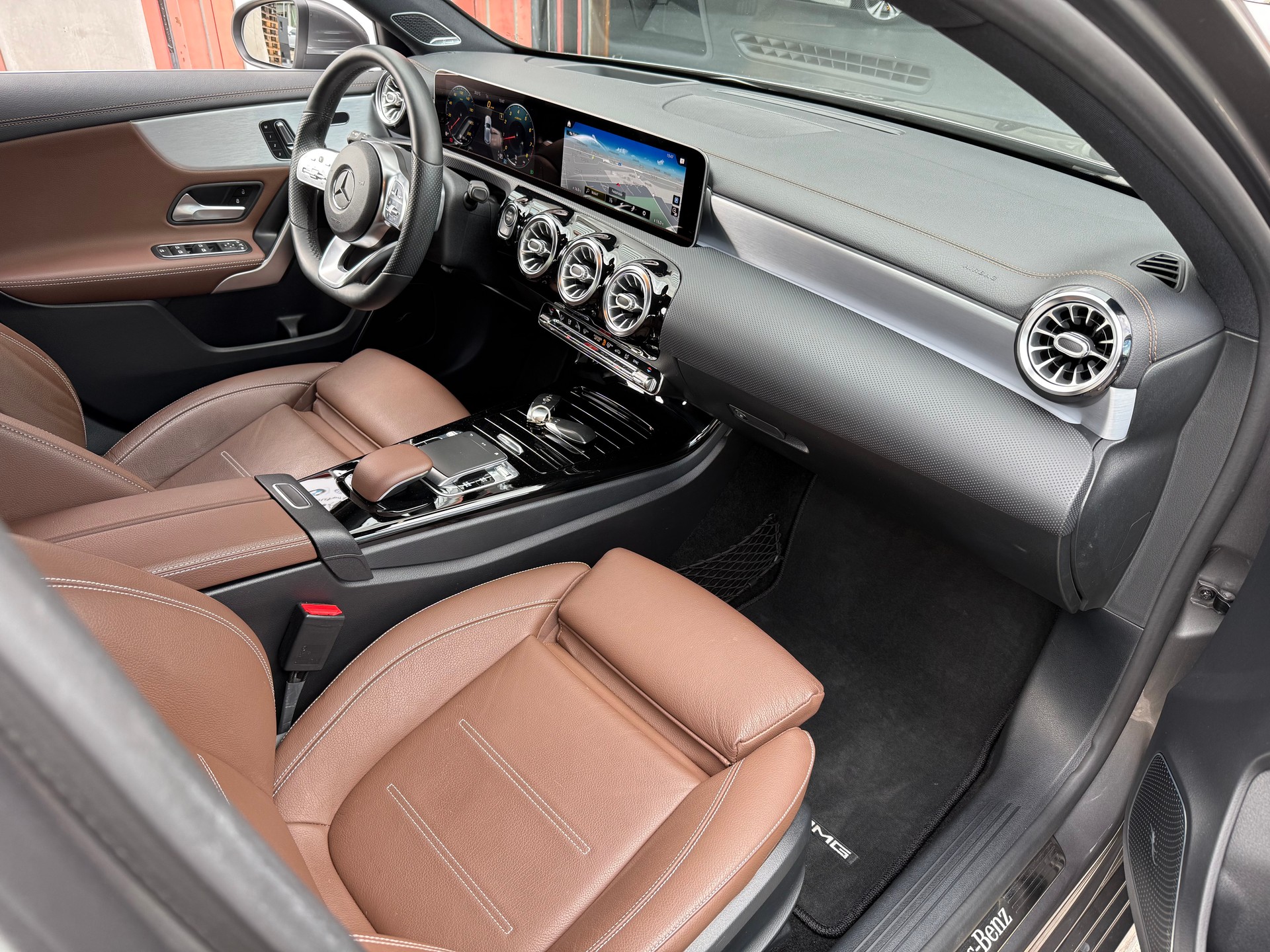 MERCEDES-BENZ A 250 AMG Line 7G-DCT-image-12