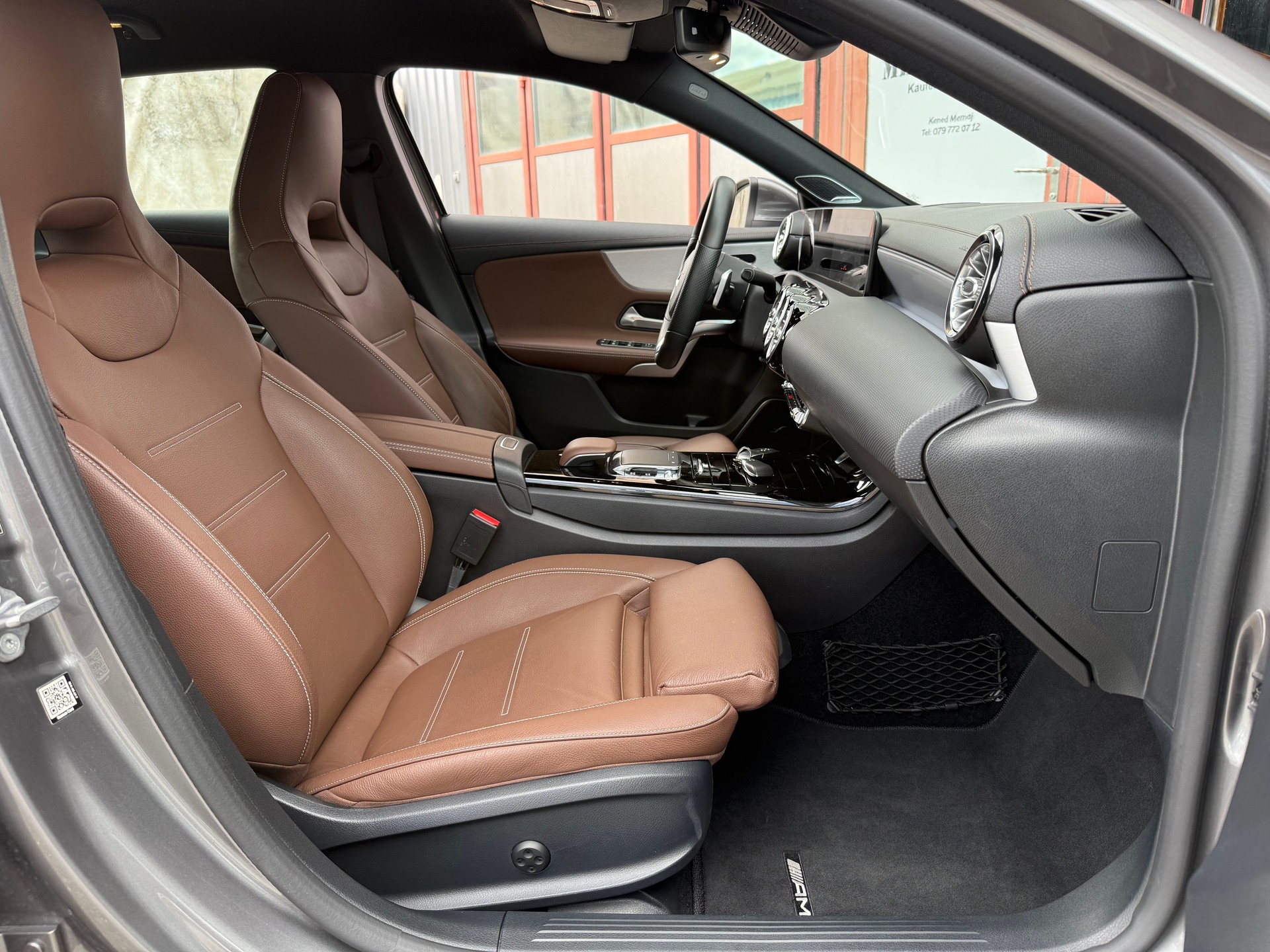 MERCEDES-BENZ A 250 AMG Line 7G-DCT-image-13