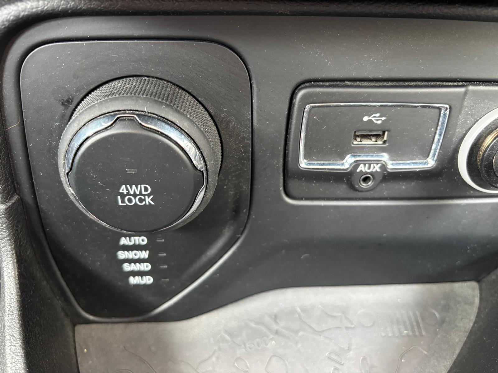 JEEP Renegade 1.4 Turbo Limited AWD-image-8