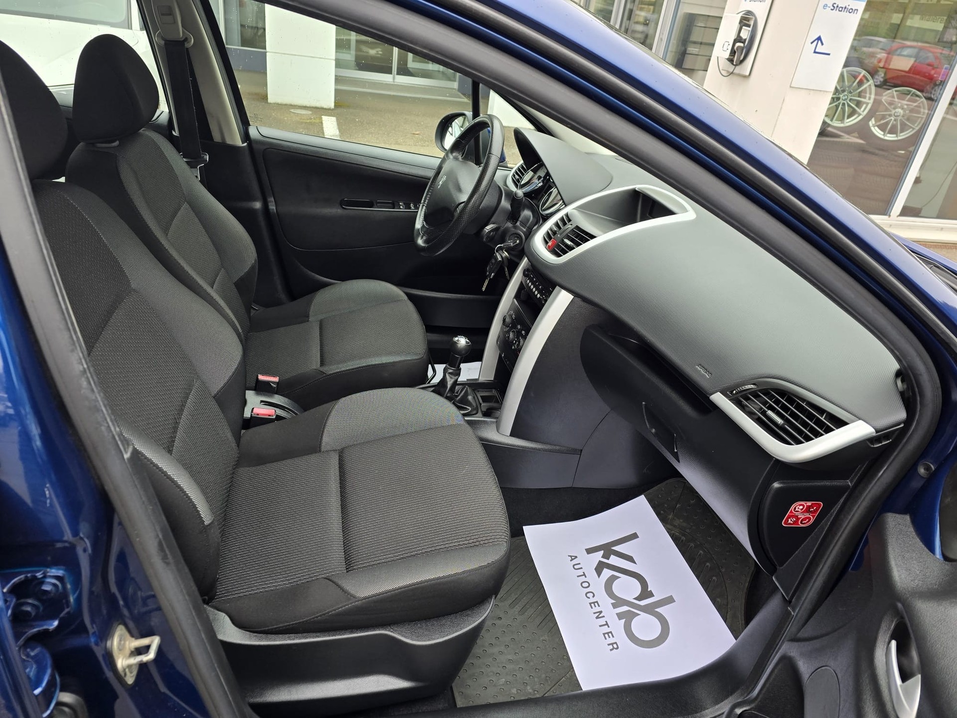 PEUGEOT 207 SW 1.4 16V Active-image-10