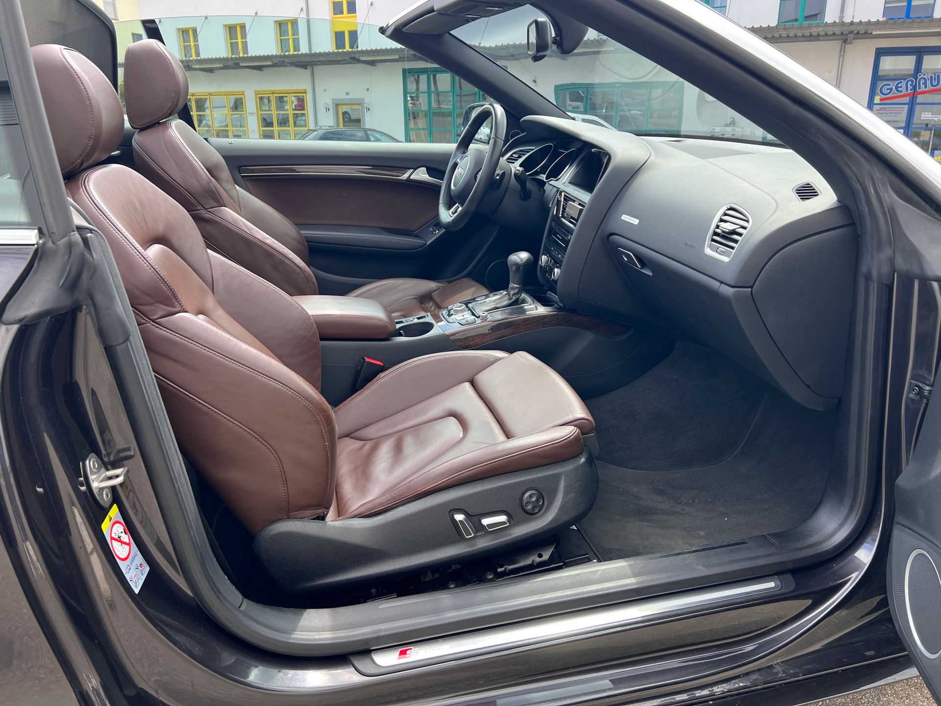 AUDI A5 Cabriolet 3.0 TFSI quattro S-tronic-image-14