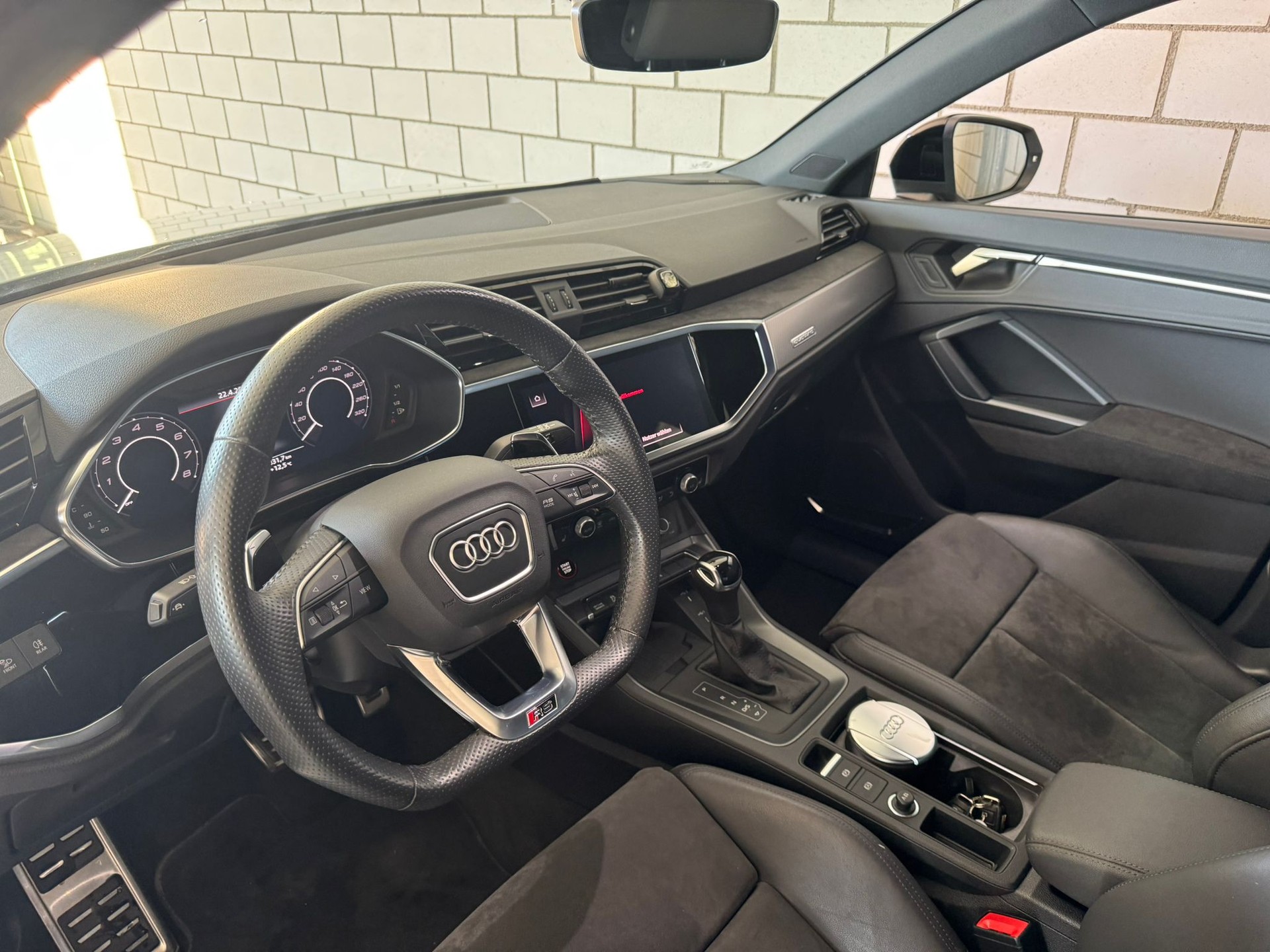 AUDI RS Q3 2.5 TFSI quattro S tronic-image-3