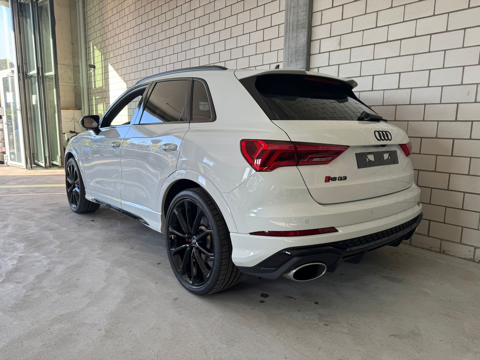 AUDI RS Q3 2.5 TFSI quattro S tronic-image-2