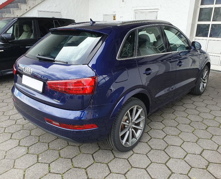 AUDI Q3 2.0 TDI Quattro S-Tronic-showroom-element-2