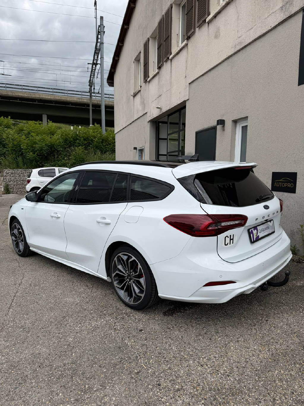 FORD Focus Station Wagon 1.0i EcoB Hybrid 125 ST-Line X-image-5