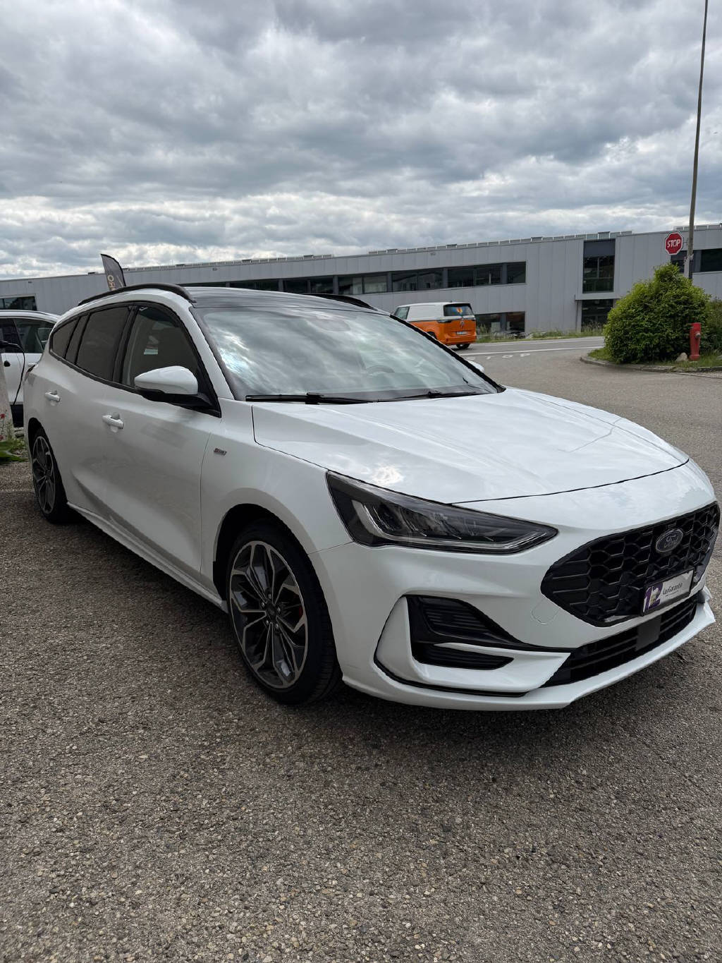 FORD Focus Station Wagon 1.0i EcoB Hybrid 125 ST-Line X-image-4