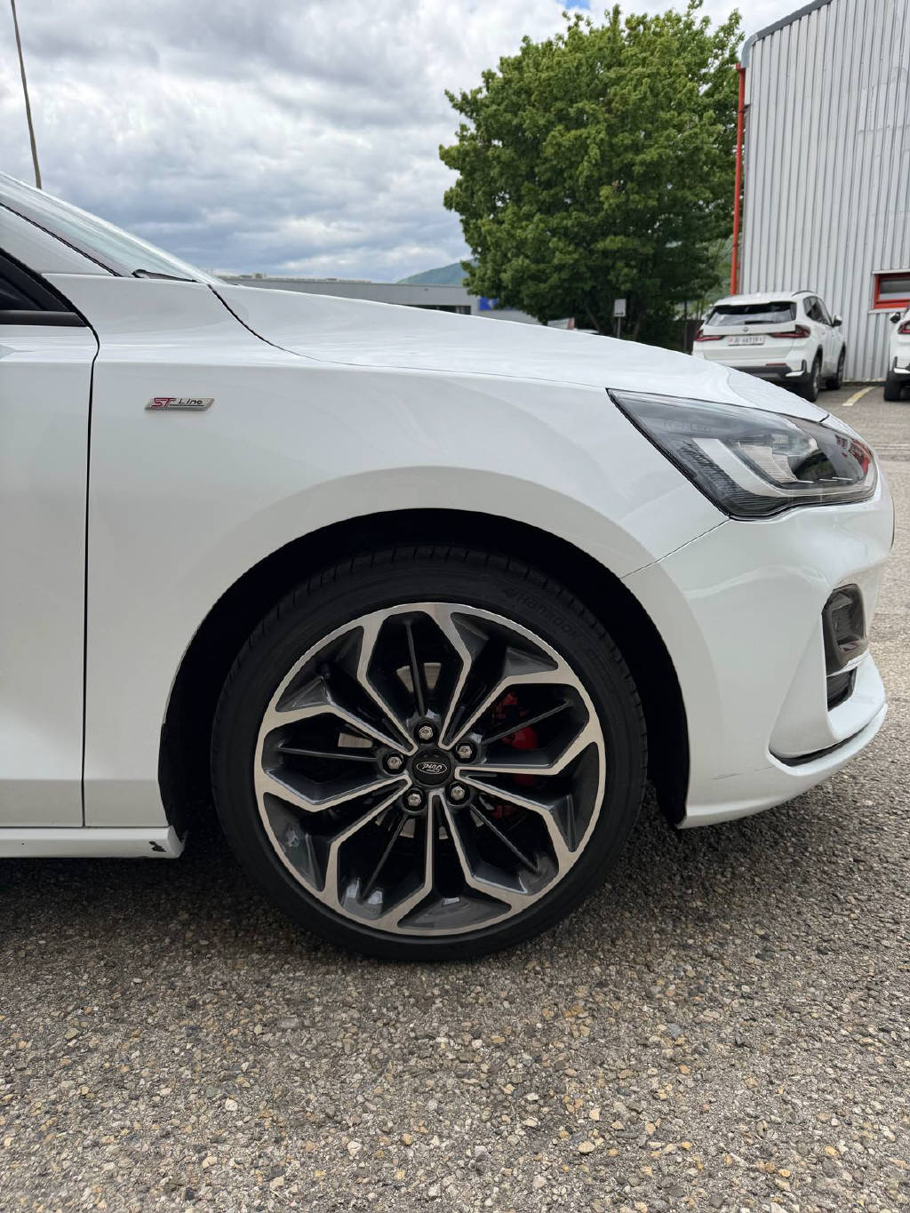 FORD Focus Station Wagon 1.0i EcoB Hybrid 125 ST-Line X-image-2
