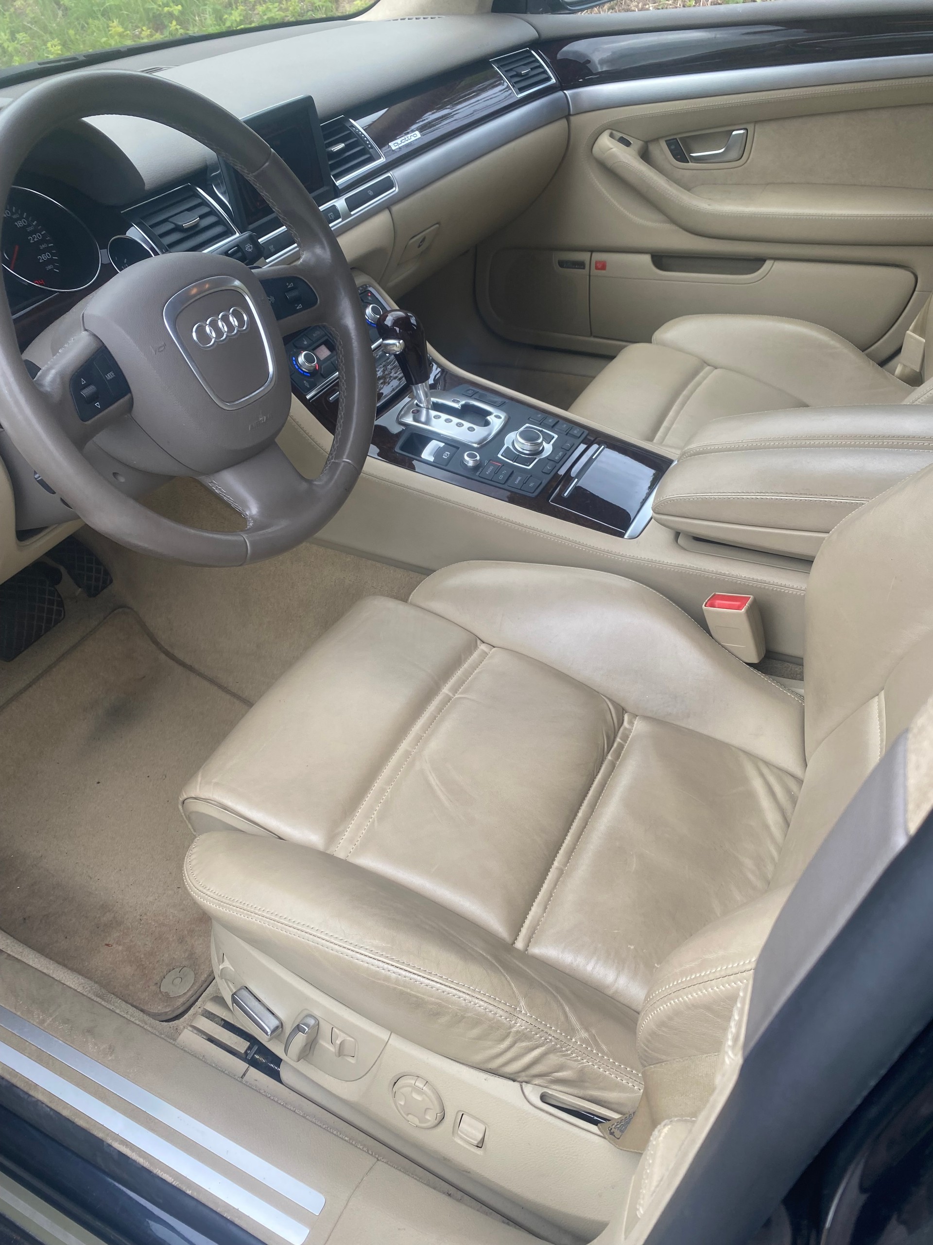 AUDI A8 6.0 quattro tiptronic-image-4