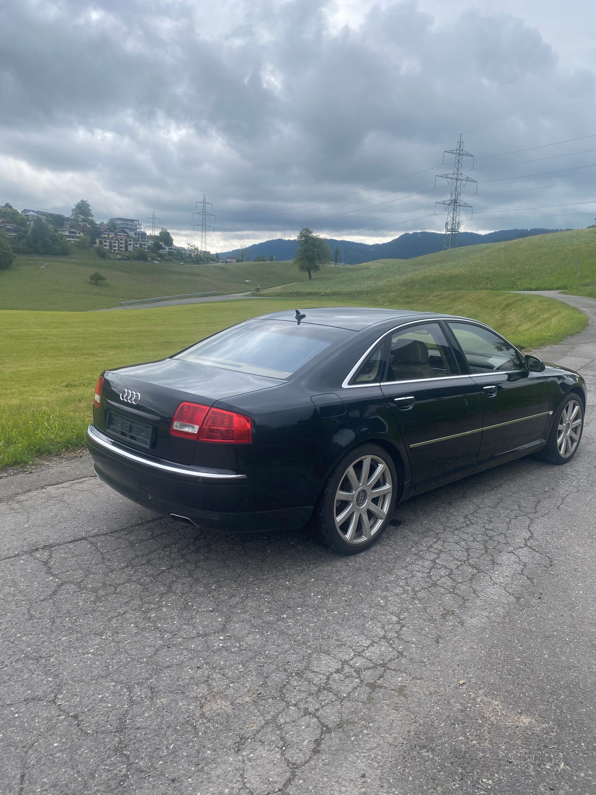 AUDI A8 6.0 quattro tiptronic-image-2