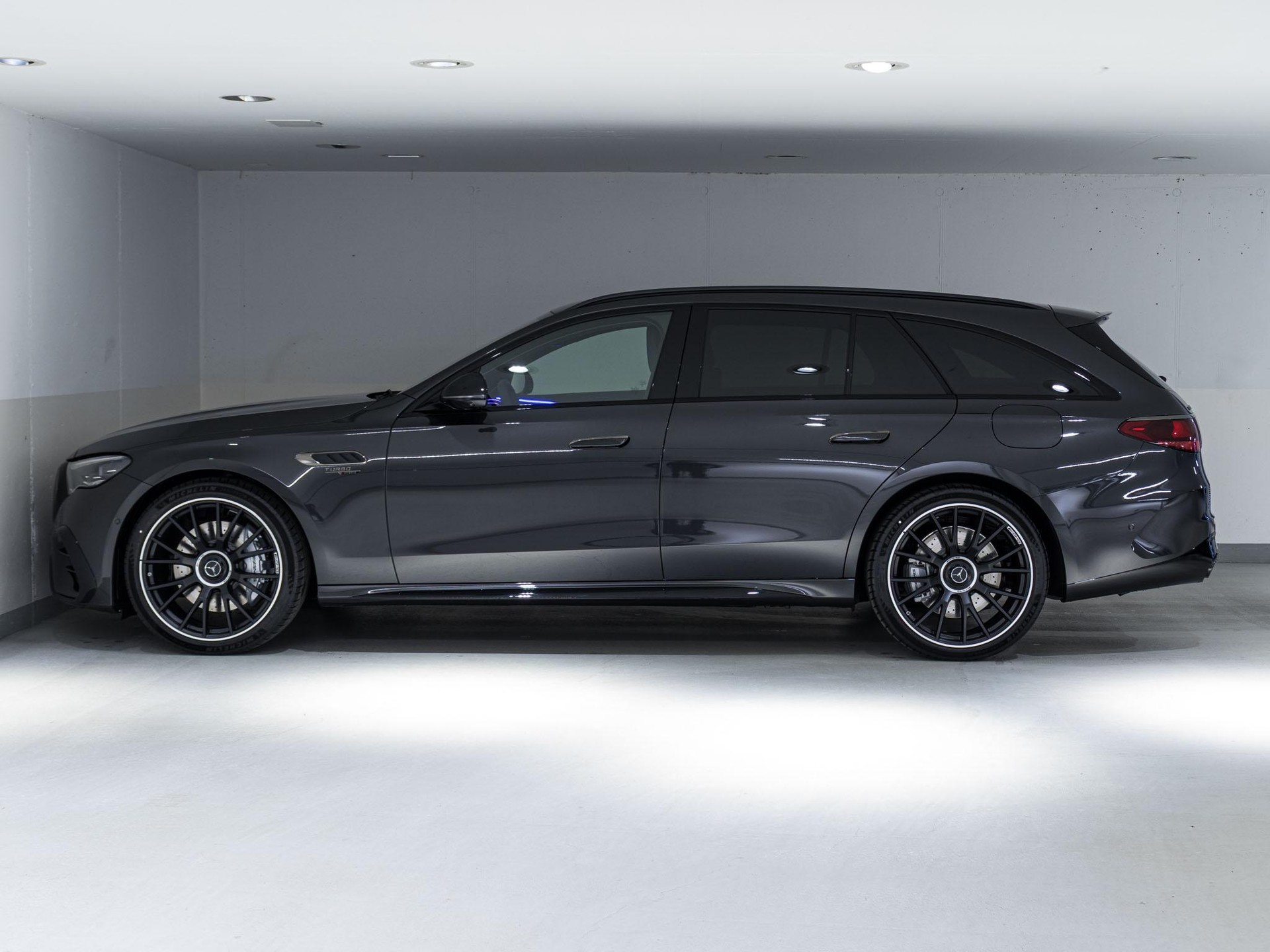 MERCEDES-BENZ E 53 AMG Hybrid 4MATIC+ T-Modell-image-4
