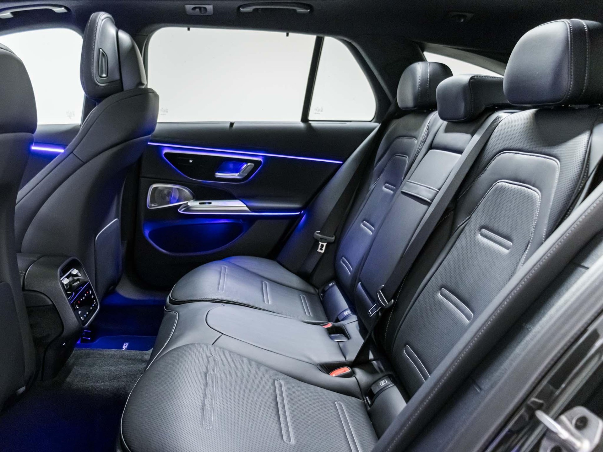 MERCEDES-BENZ E 53 AMG Hybrid 4MATIC+ T-Modell-image-7