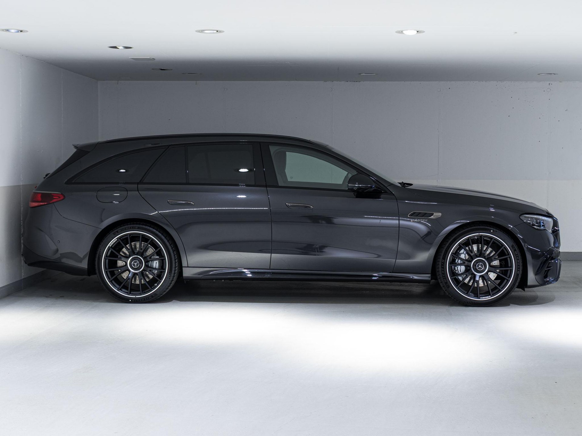 MERCEDES-BENZ E 53 AMG Hybrid 4MATIC+ T-Modell-image-1