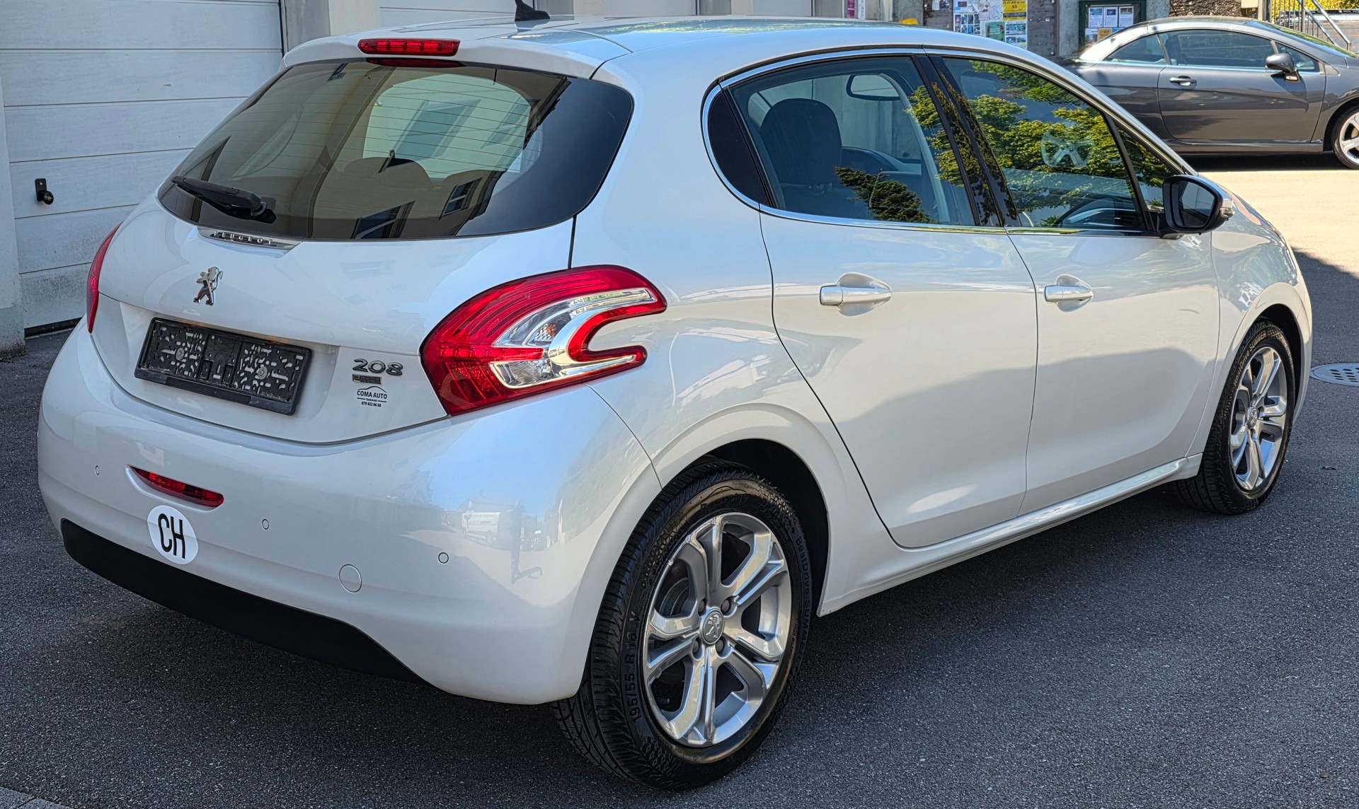 PEUGEOT 208 1.2 THP Allure-image-7