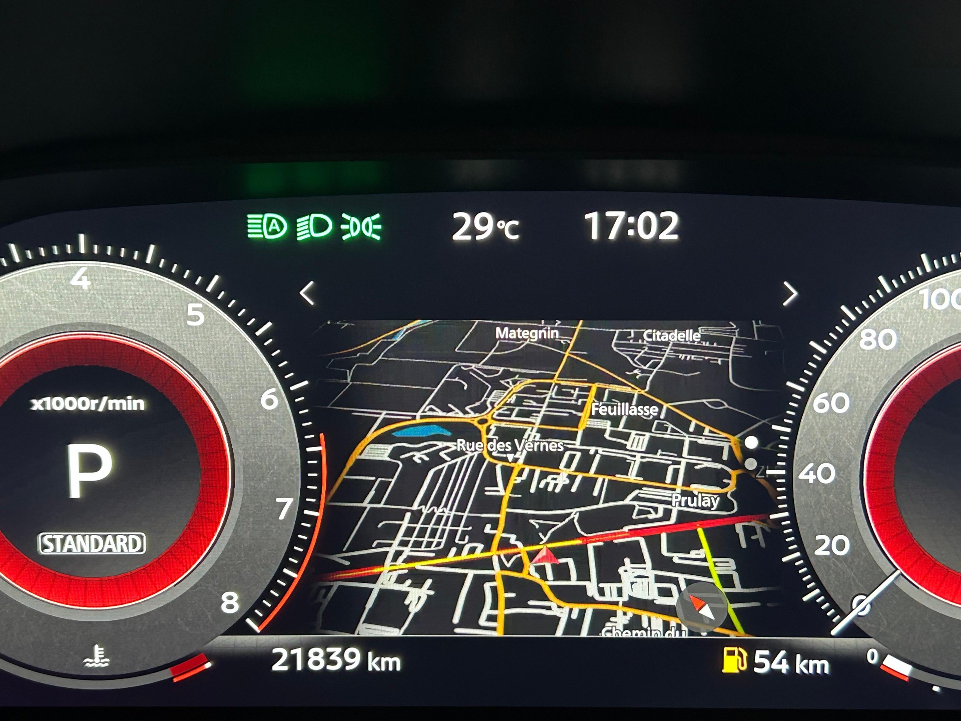 NISSAN Juke 1.0 DIG-T N-Connecta-image-8
