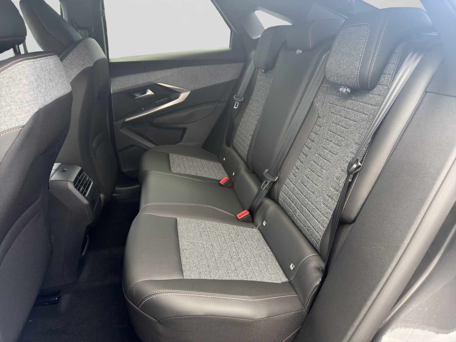 PEUGEOT 3008 NEW 73kWh AWD Allure P-image-7