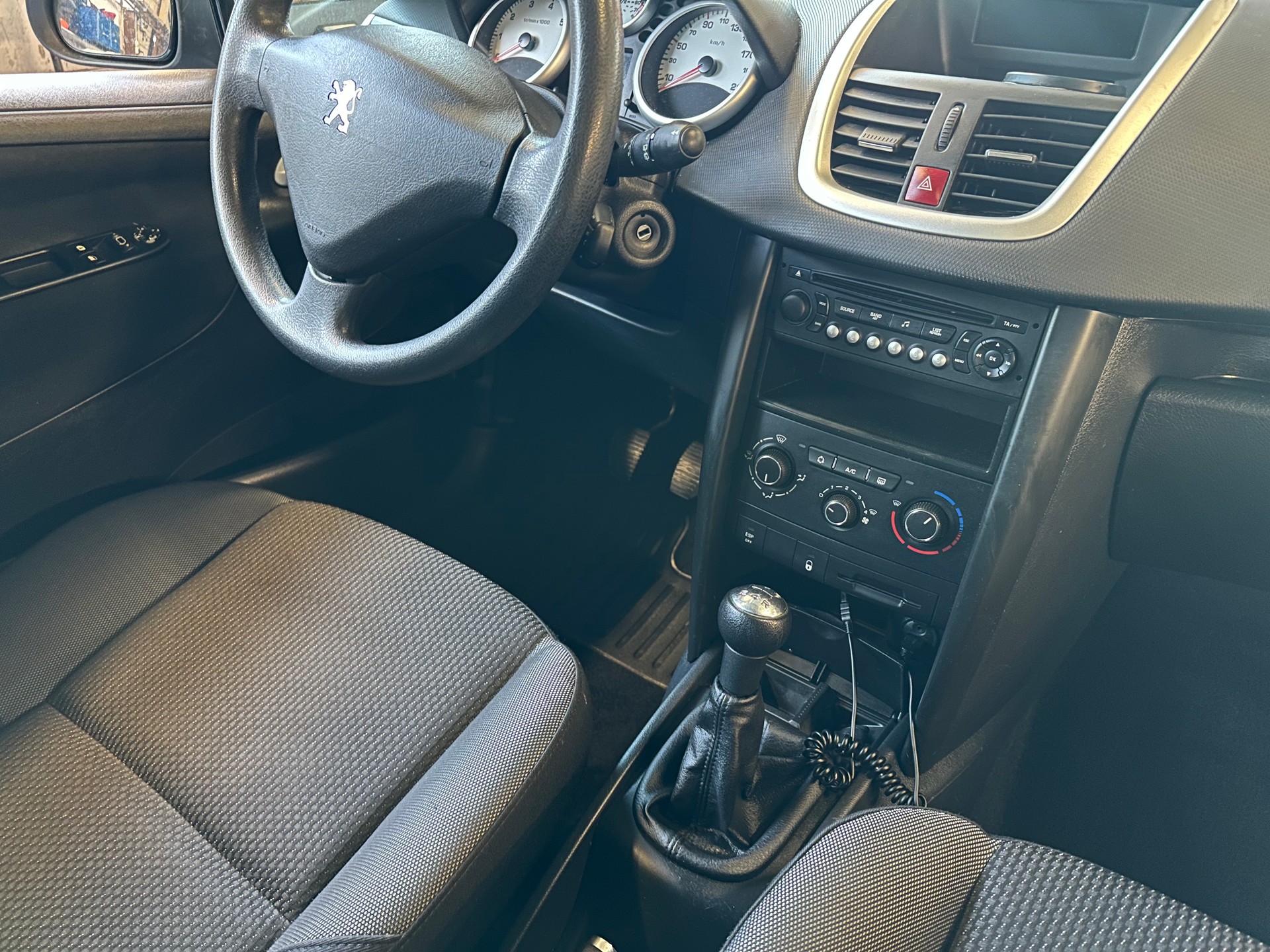 PEUGEOT 207 SW 1.4 16V Millesim 200-image-9