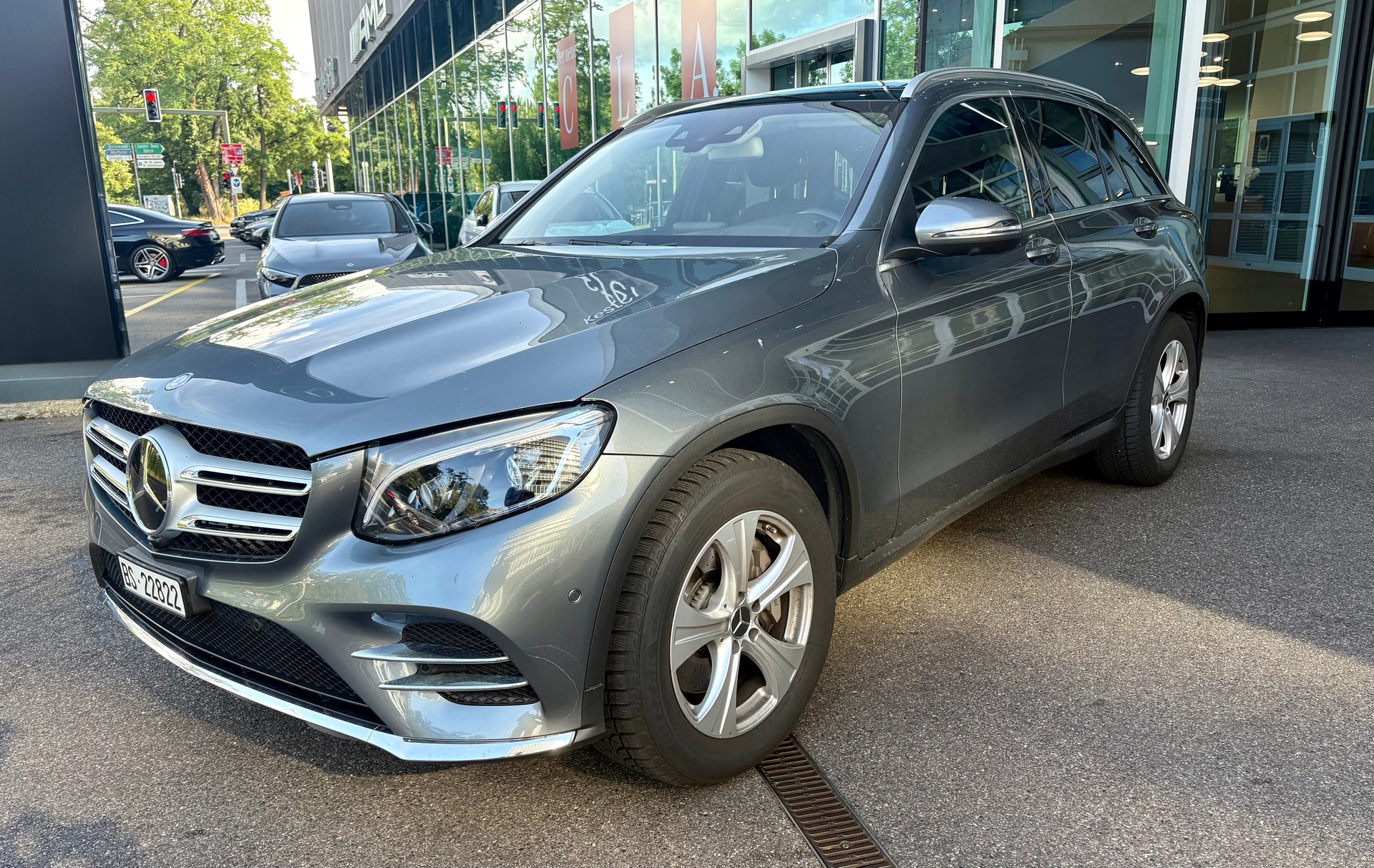 MERCEDES-BENZ GLC 250 d AMG Line 4m-image-0