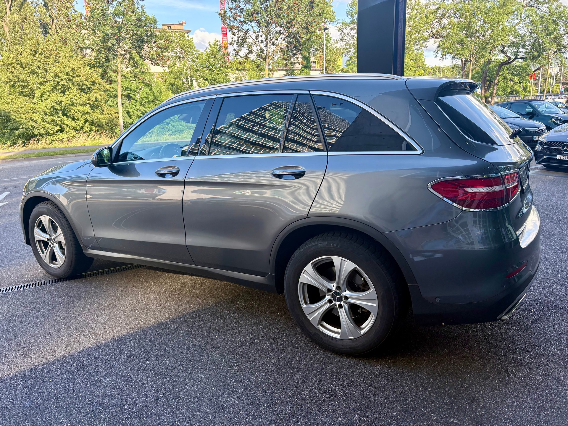 MERCEDES-BENZ GLC 250 d AMG Line 4m-image-3