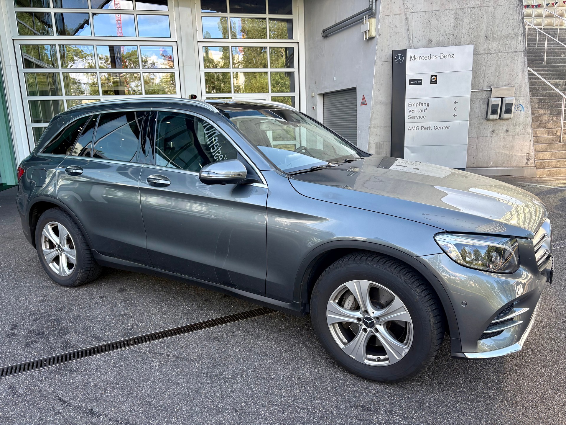 MERCEDES-BENZ GLC 250 d AMG Line 4m-image-1