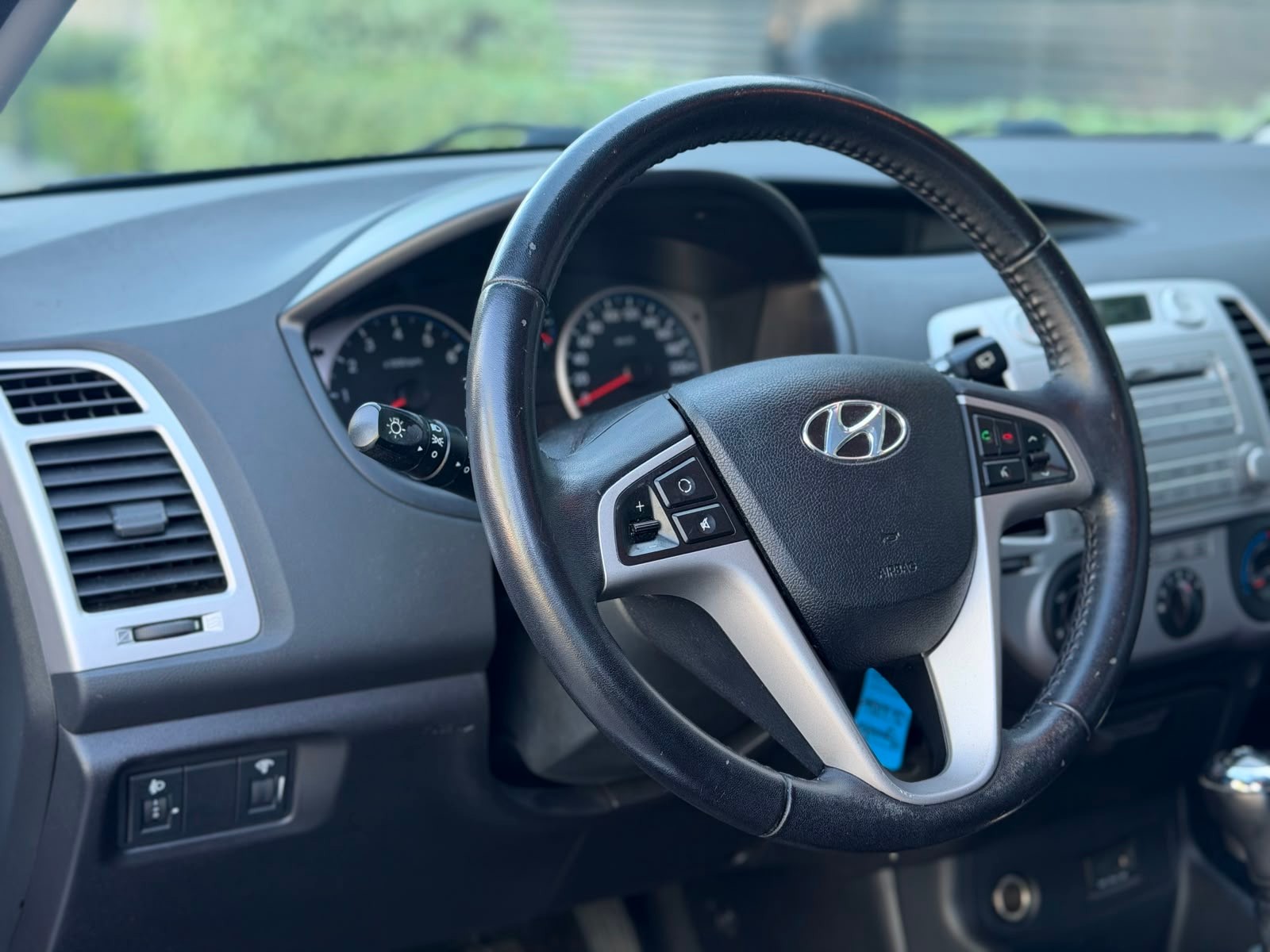 HYUNDAI i20 1.4 Style-image-8