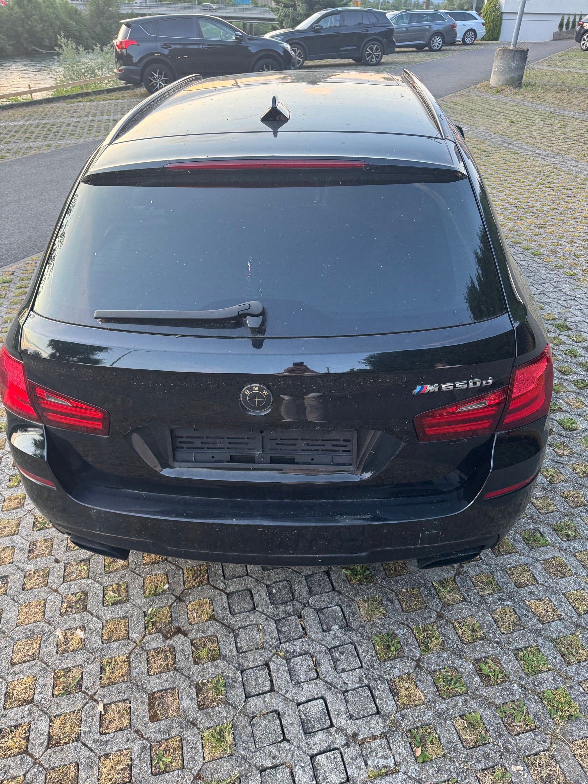 BMW M 550d xDrive-image-2