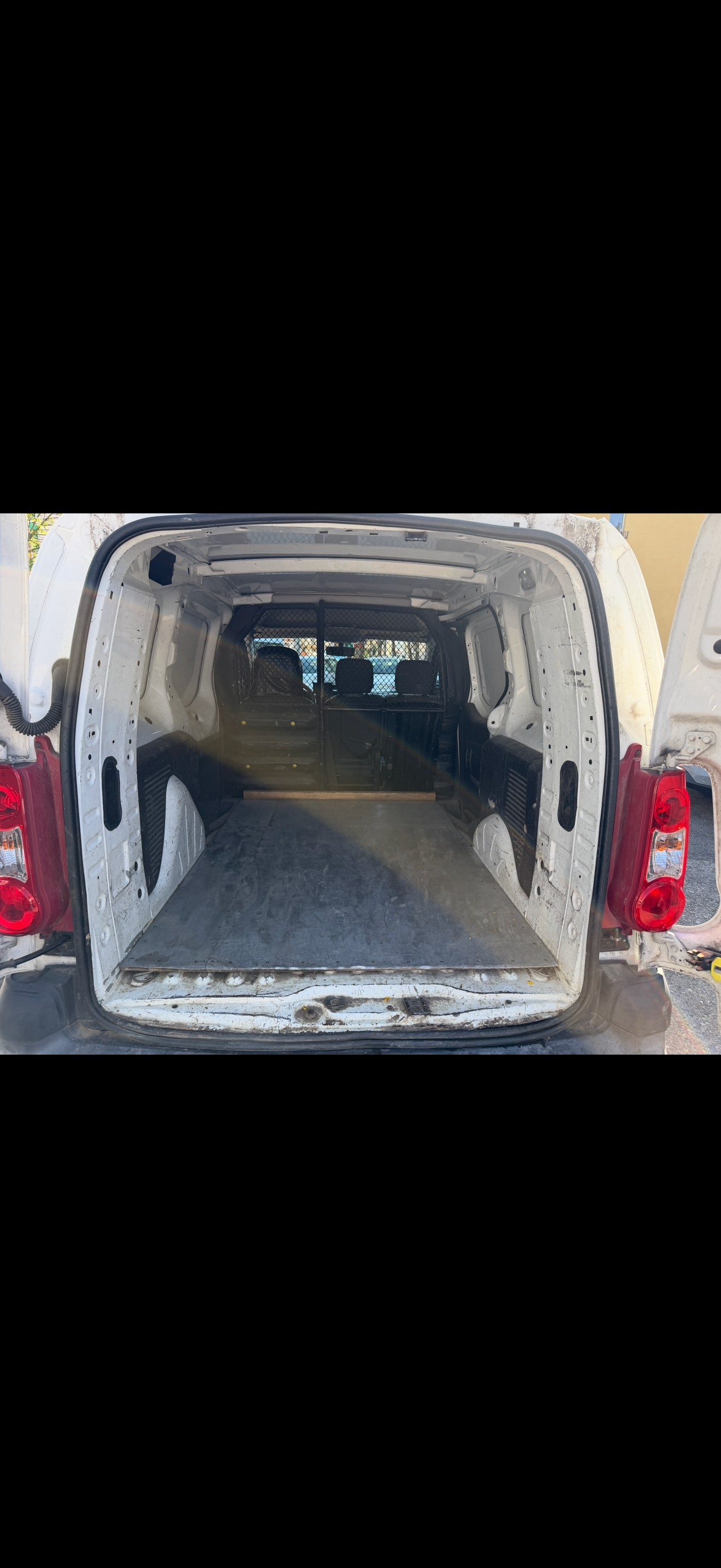 PEUGEOT Partner 1.6 HDI Urban-image-8