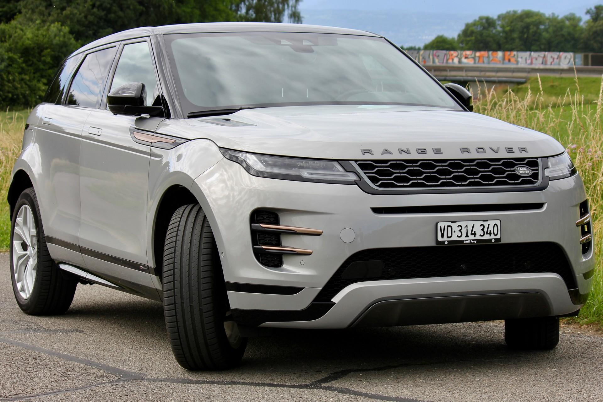 LAND ROVER 1.5 T 300e R-Dynamic SE-image-3