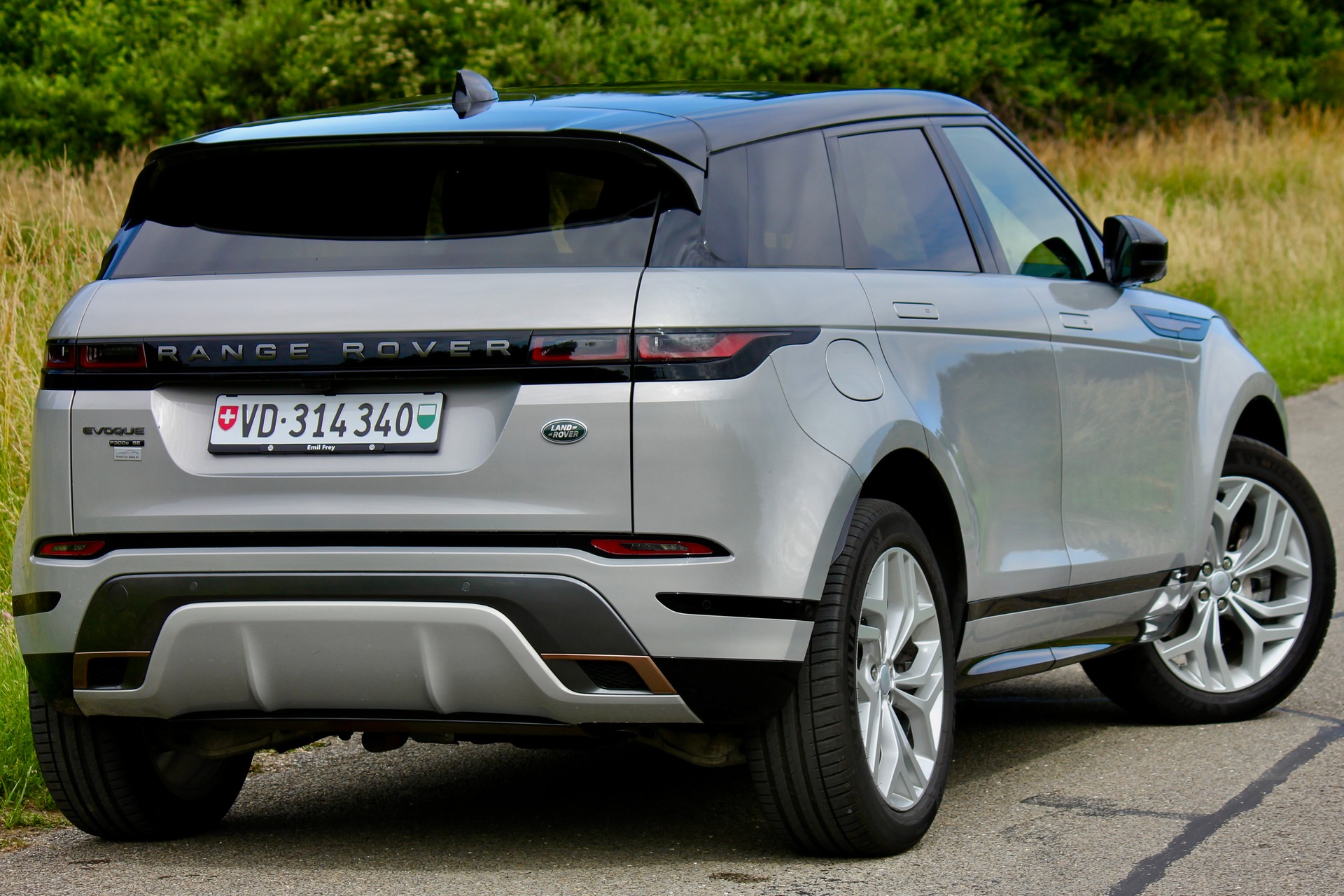 LAND ROVER 1.5 T 300e R-Dynamic SE-image-1