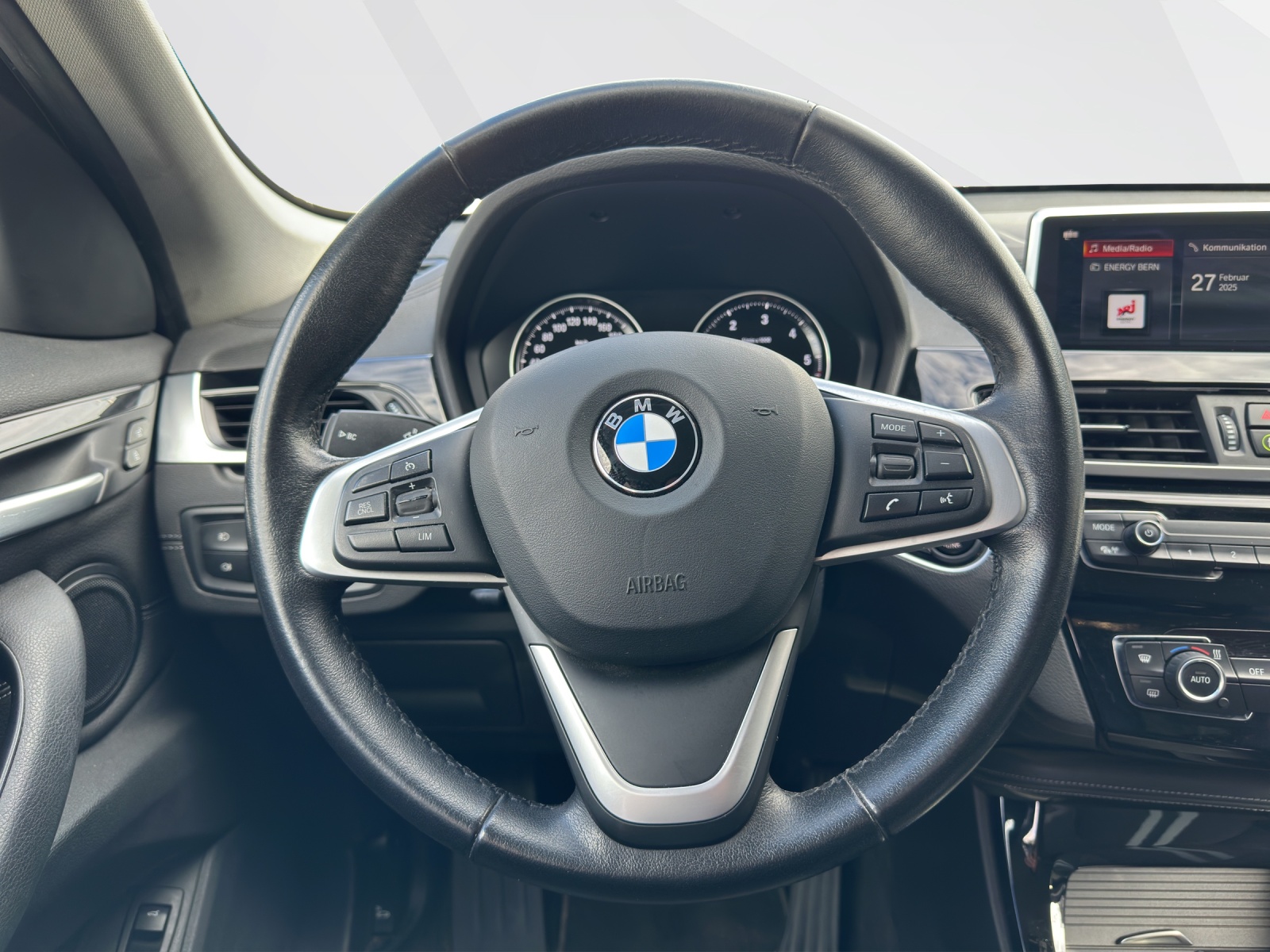 BMW X1 18d xDrive-image-11