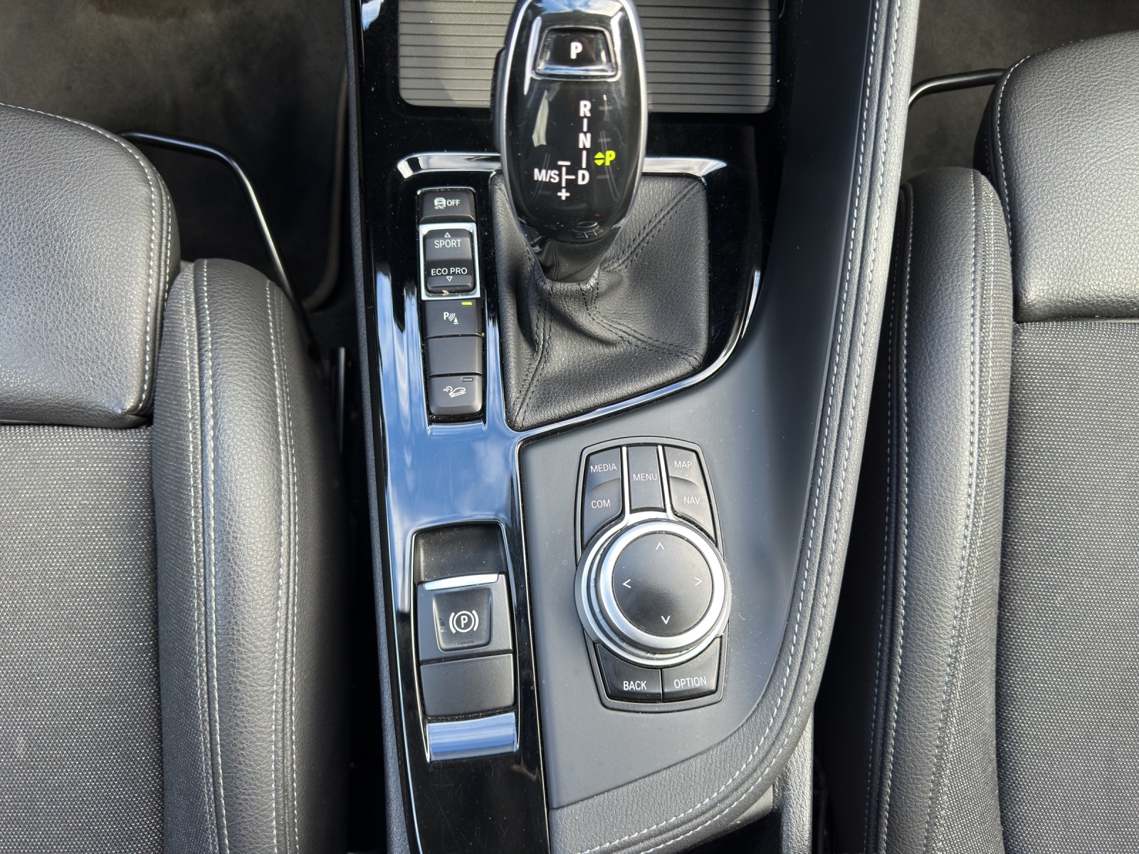 BMW X1 18d xDrive-image-13