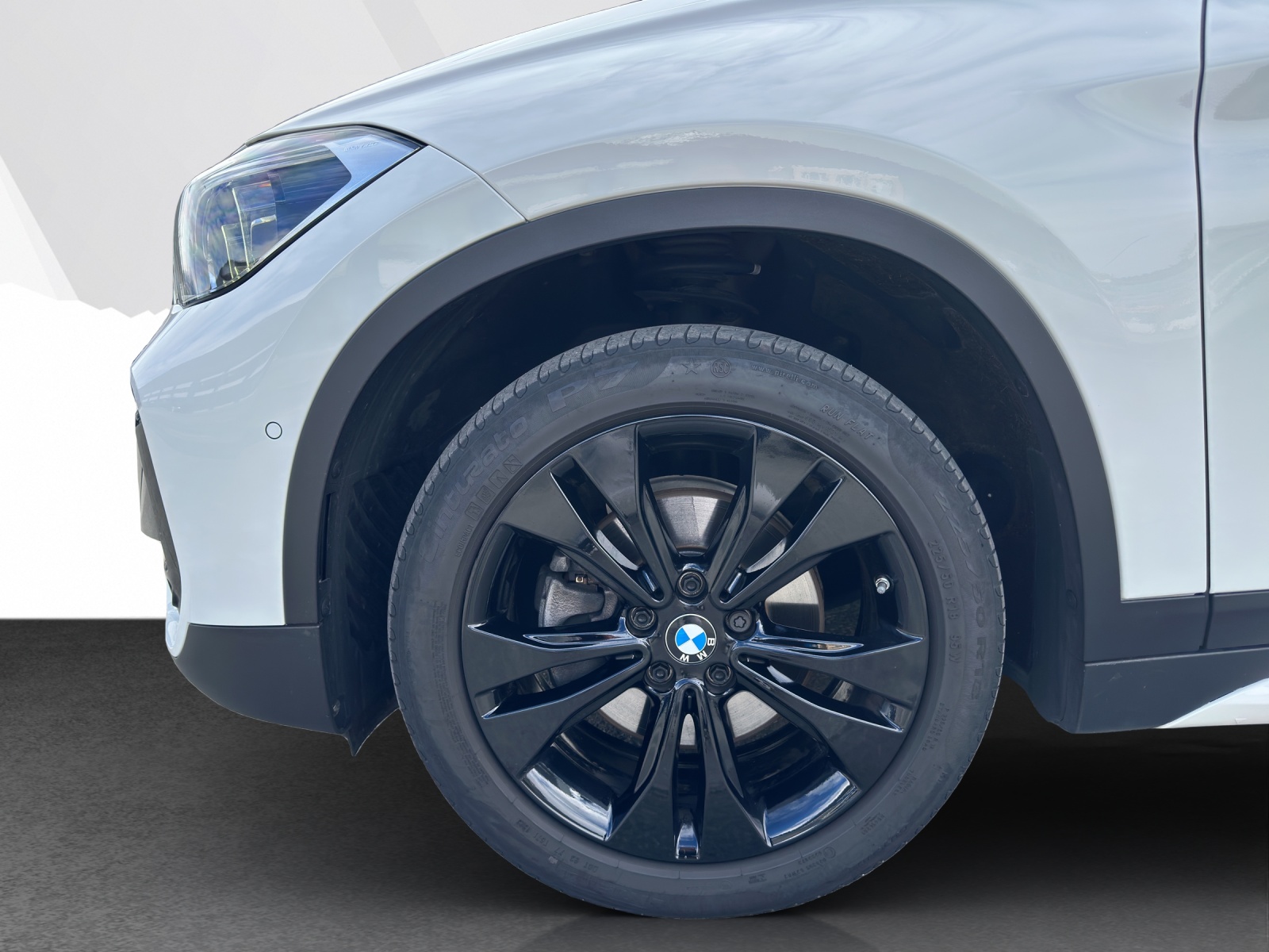 BMW X1 18d xDrive-image-19