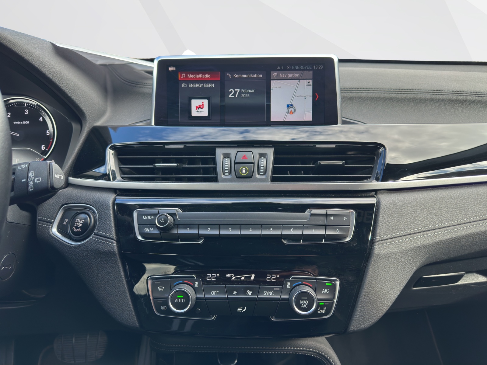 BMW X1 18d xDrive-image-12
