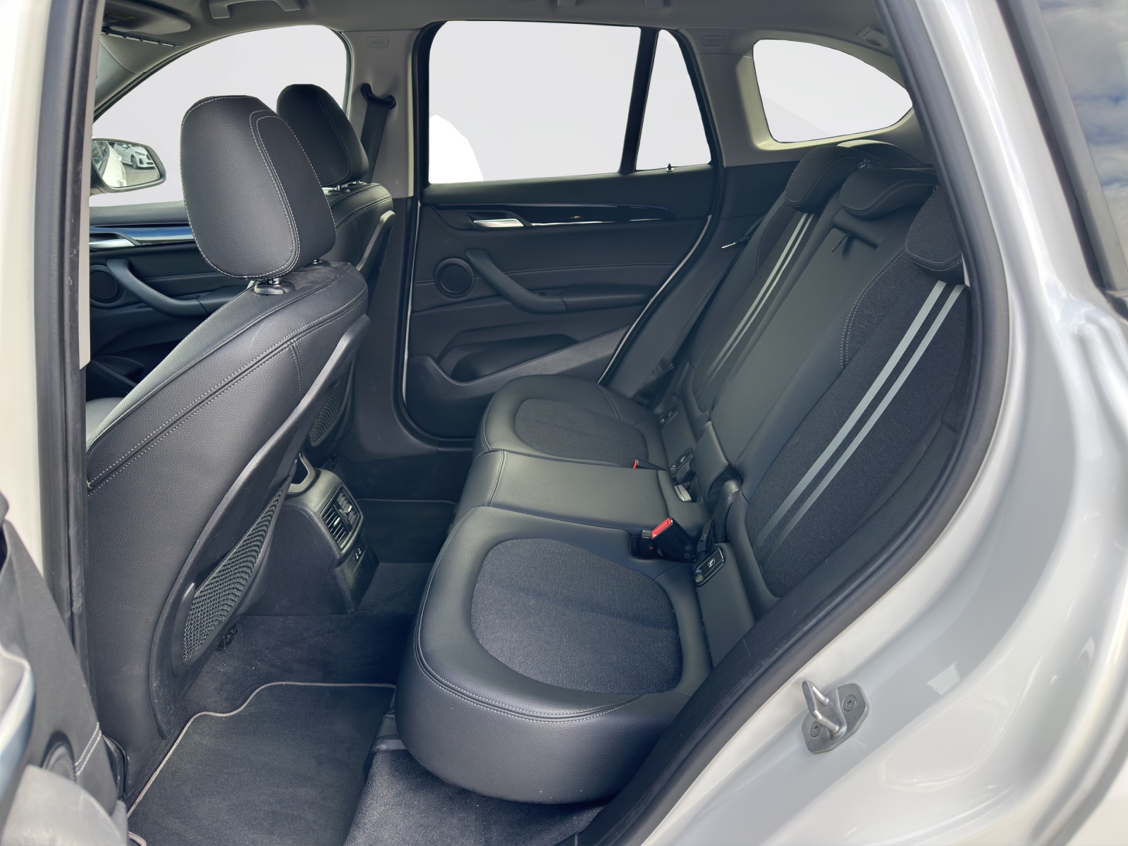 BMW X1 18d xDrive-image-16