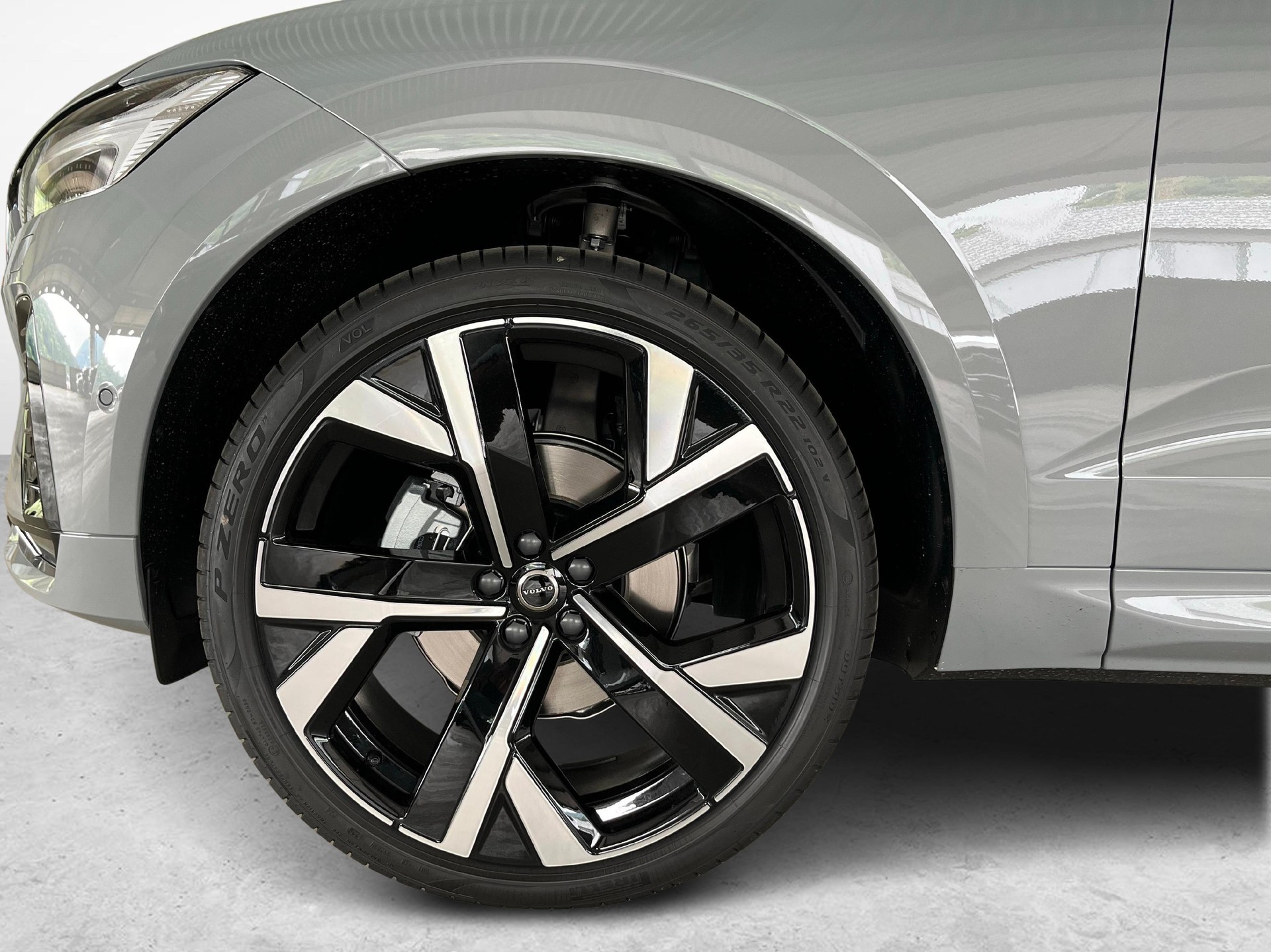 VOLVO XC60 2.0 B5 MH Black Edition AWD-image-17