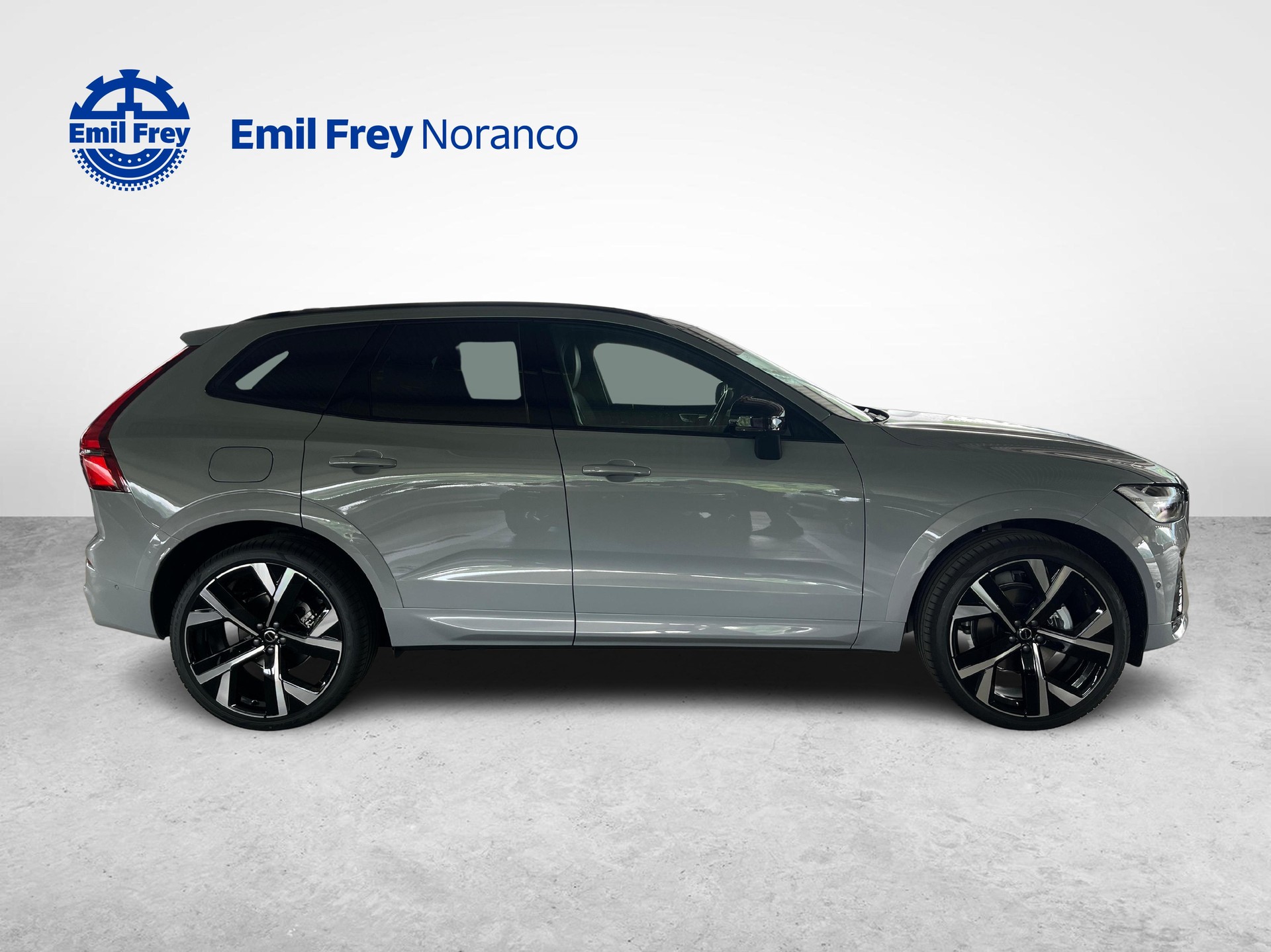 VOLVO XC60 2.0 B5 MH Black Edition AWD-image-5