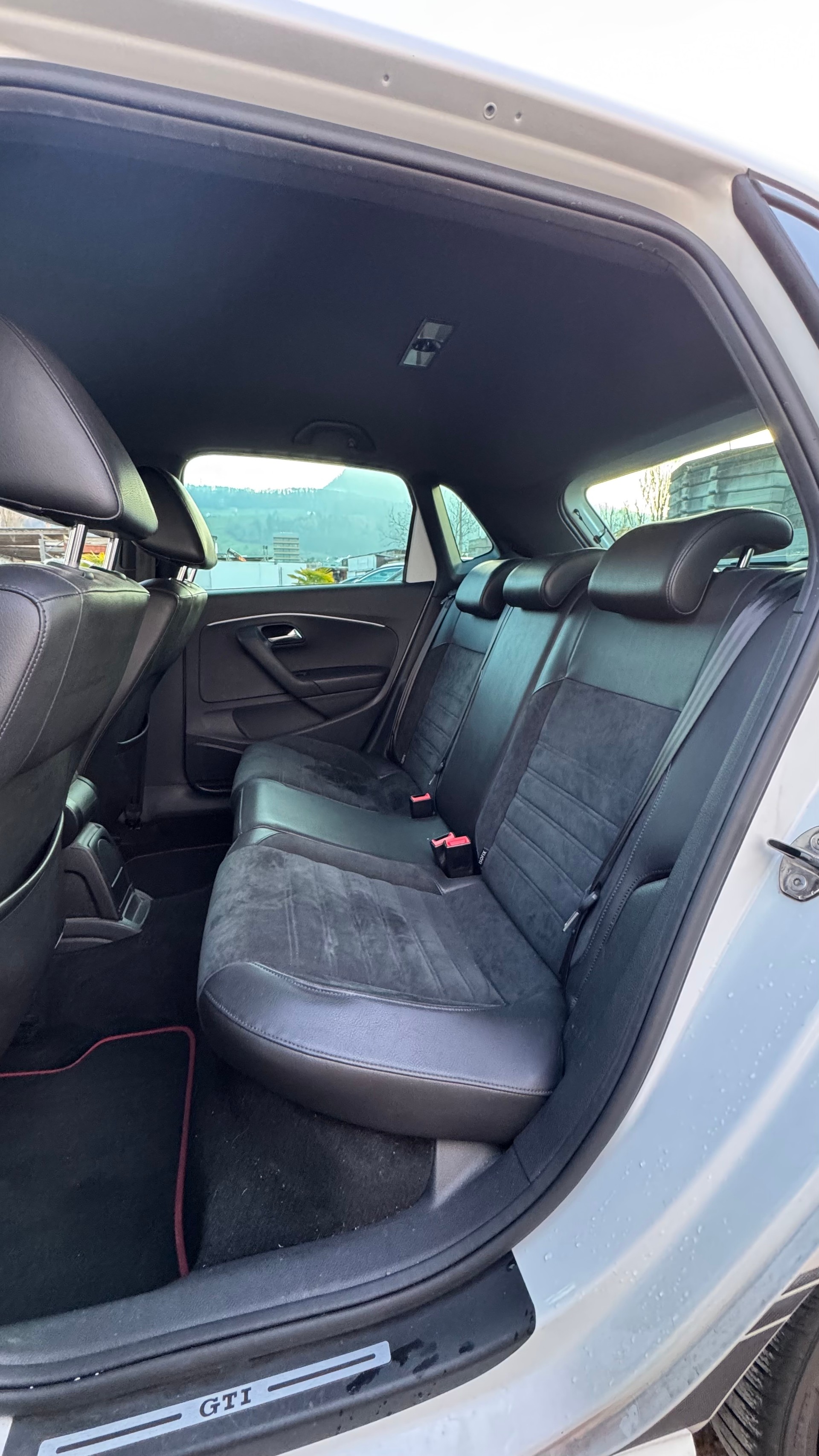 VW Polo 1.8 TSI GTI 230 Edition-image-16