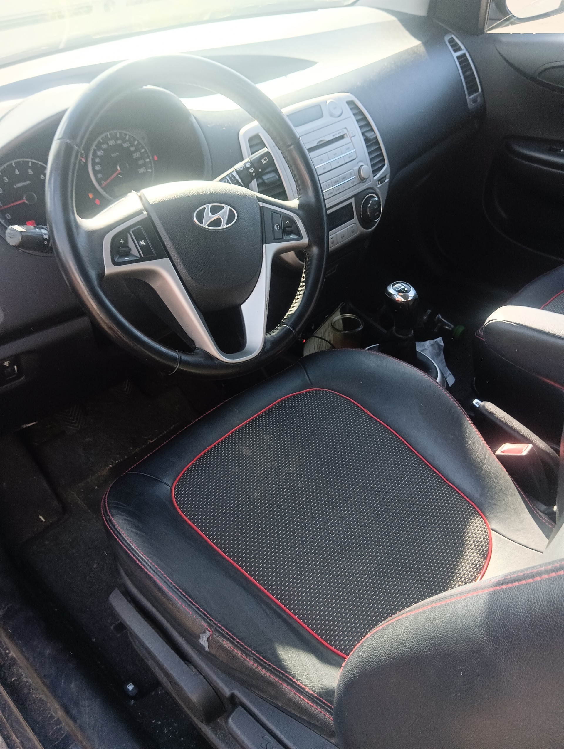HYUNDAI i20 1.6 Premium-image-4