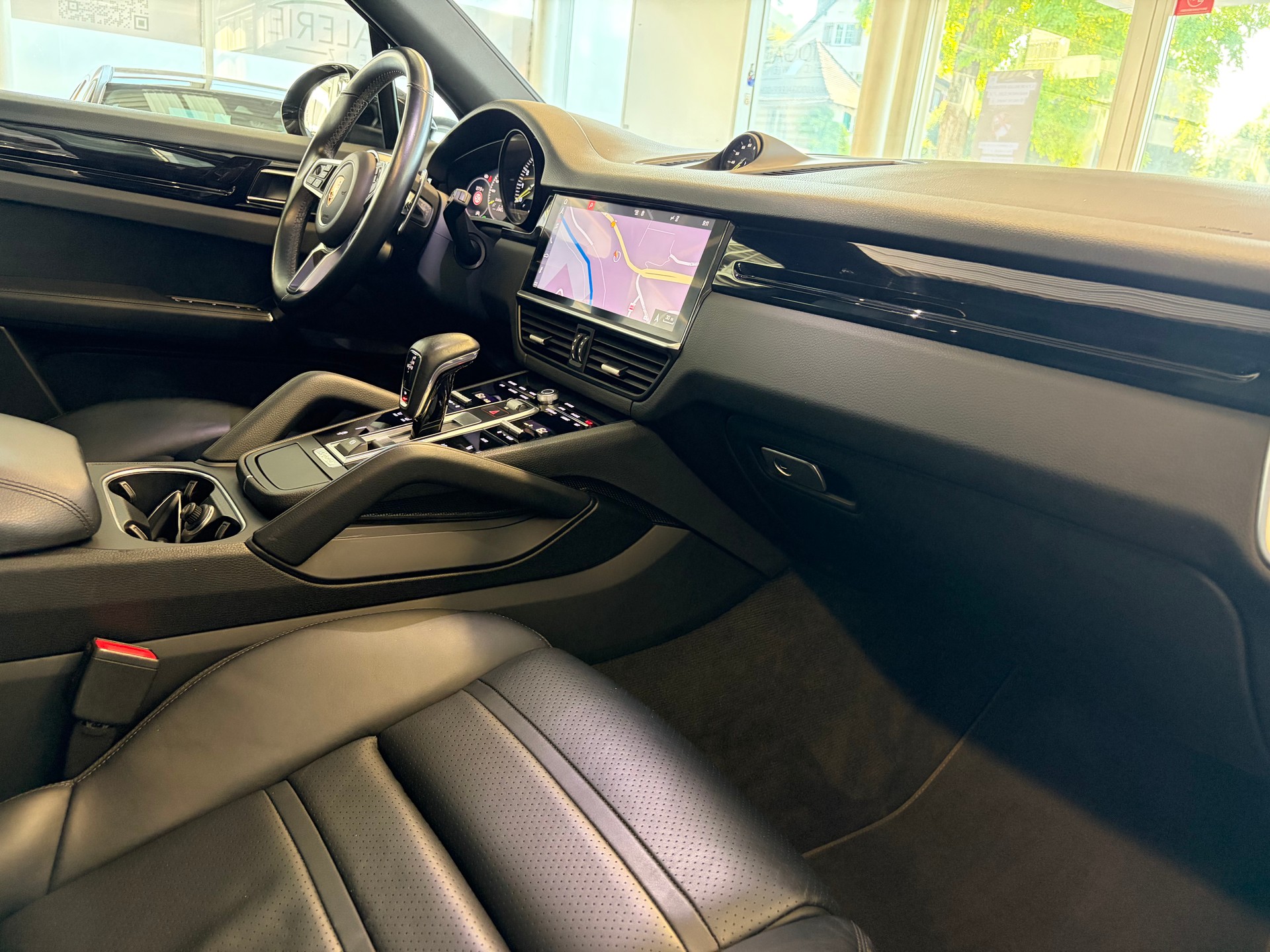 PORSCHE Cayenne E-Hybrid | CH | Swiss | Porsche Approved Garantie 04/2027 | Panorama | 21" RS | Komfortsitze Memory |-image-31
