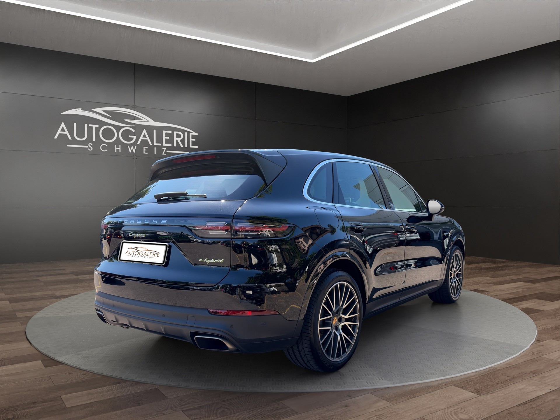 PORSCHE Cayenne E-Hybrid | CH | Swiss | Porsche Approved Garantie 04/2027 | Panorama | 21" RS | Komfortsitze Memory |-image-4