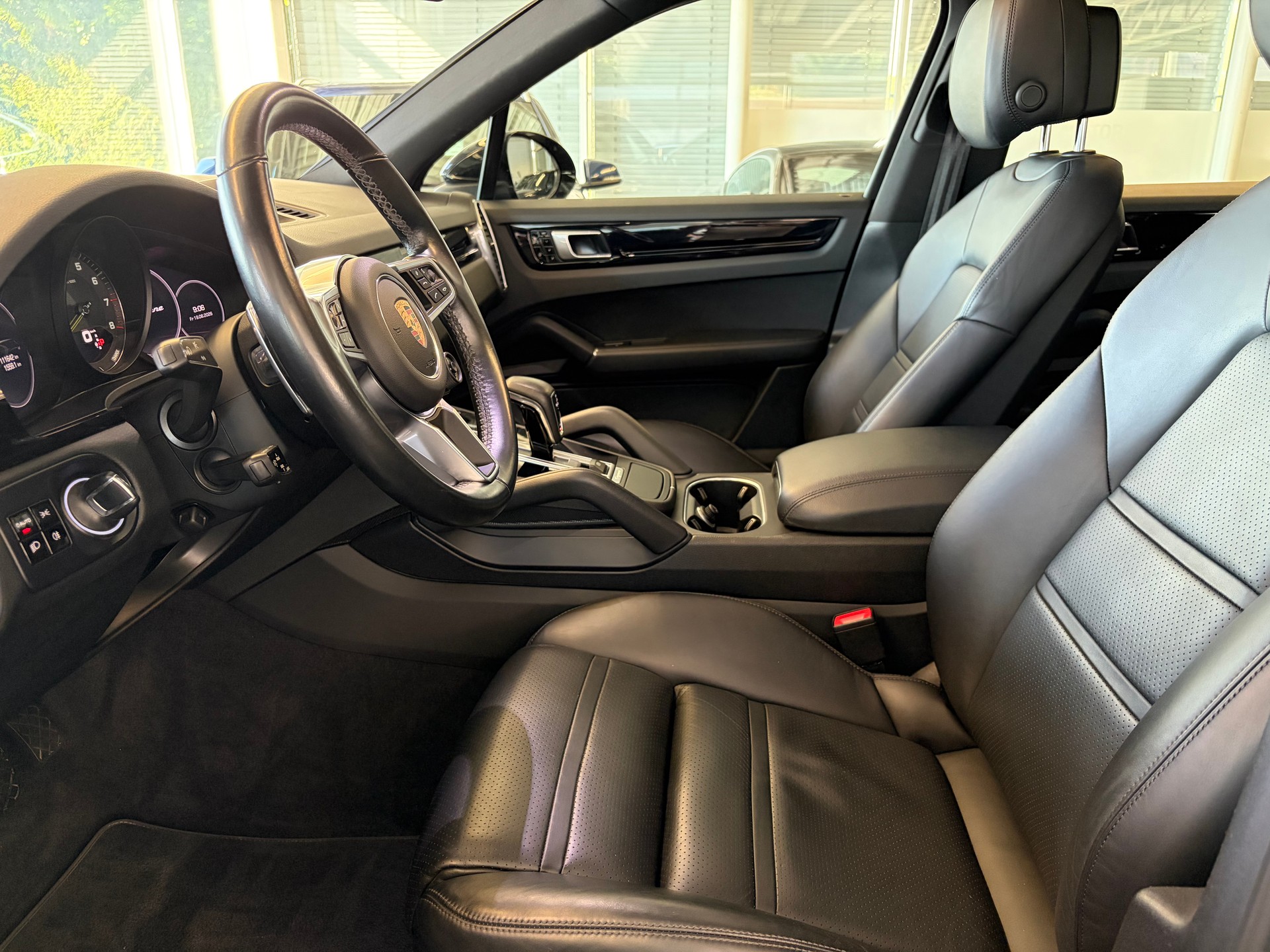 PORSCHE Cayenne E-Hybrid | CH | Swiss | Porsche Approved Garantie 04/2027 | Panorama | 21" RS | Komfortsitze Memory |-image-11