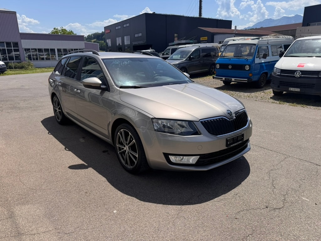SKODA Octavia Combi 1.6 TDI GreenLine-image-3