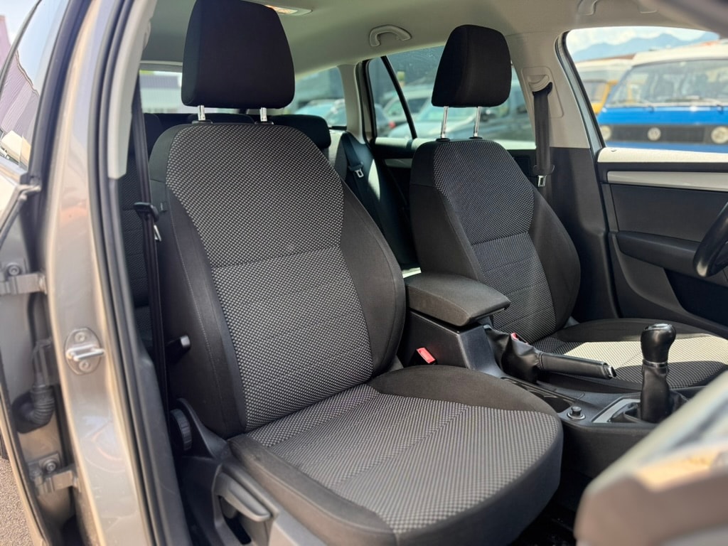 SKODA Octavia Combi 1.6 TDI GreenLine-image-10
