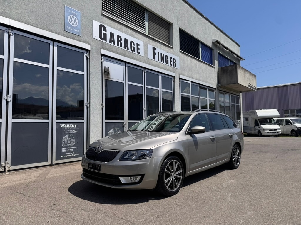 SKODA Octavia Combi 1.6 TDI GreenLine-image-0