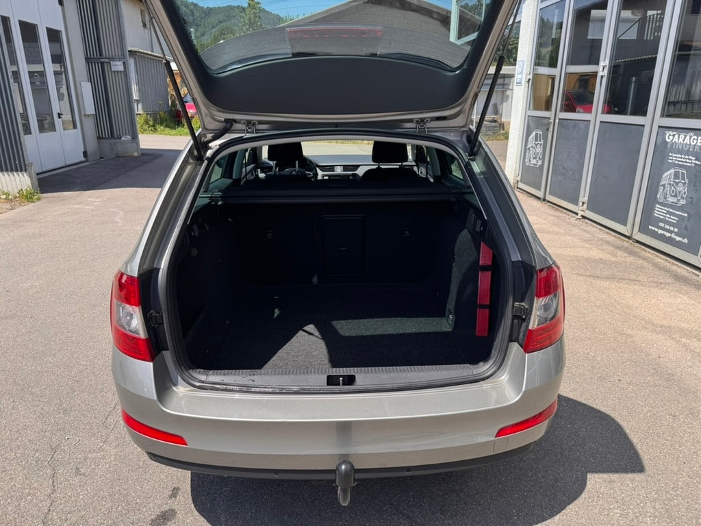 SKODA Octavia Combi 1.6 TDI GreenLine-image-7
